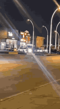 السلام عليكم دار للبيع في البصرة شارع الوفود 
وفق شيعي مساحه 120متر طابقين الأول يتكون من غرفة وهول واستقبال وصحيات والطابق الثاني من ثلاثة غرفة وصحيات قرب مدارس الاواحد الأهلية للاستفسار ***********
