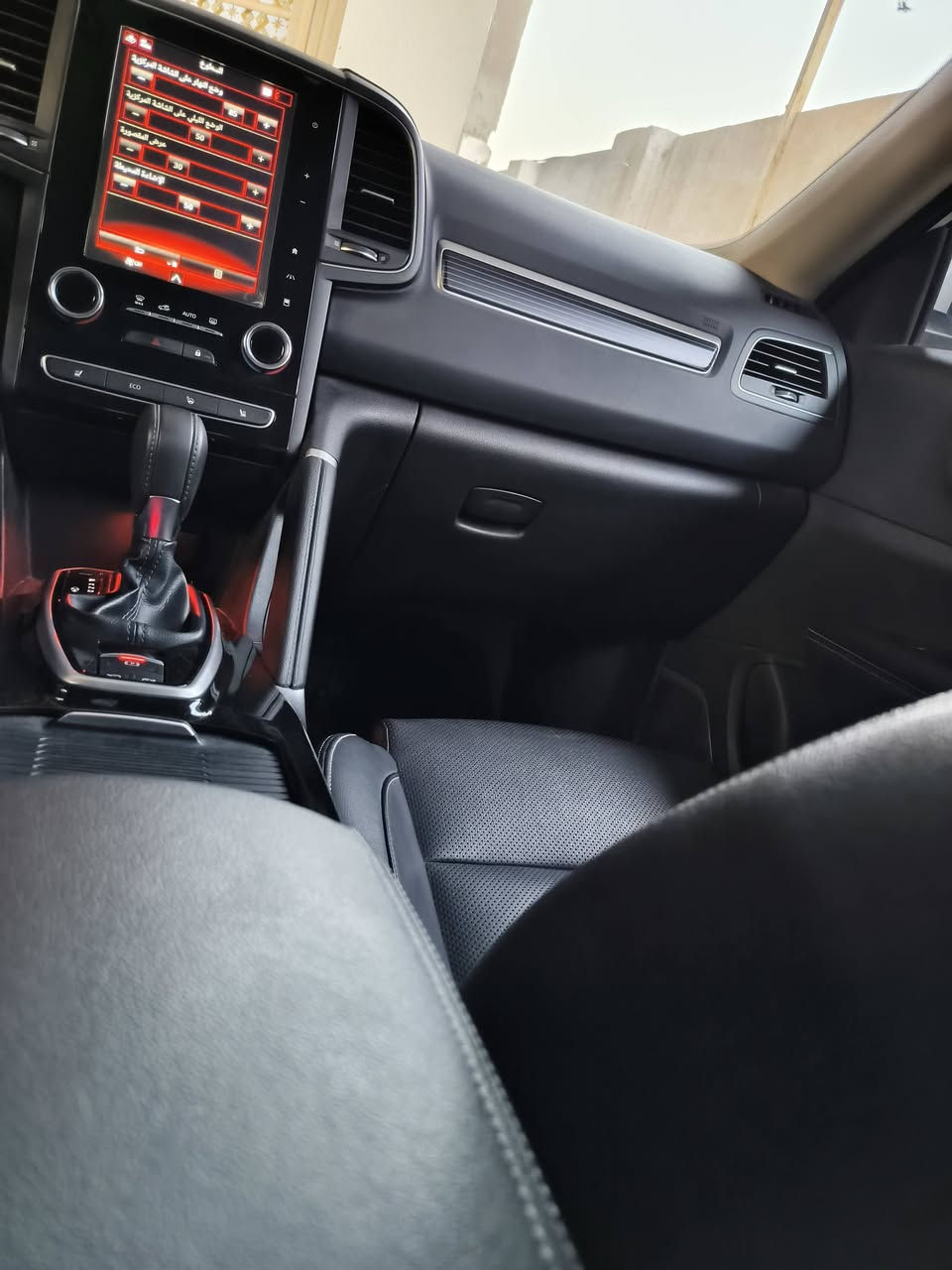 ‏السلام عليكم
‏ للبيع رينو كوليوس موديل 2024
‏رقم قادسية حرة 
‏
‏💥مواصفات السيارة 💥
‏✨ المحرك 4 سلندر  2.5L ياباني
‏✨ ناقل حركة أوتوماتيك 
‏✨ دفع رباعي 4WD
‏🔑 مفتاح التشغيل بصمة مع خاصية التشغيل عن بعد
‏✨حساسات 360 درجة
‏✨كامرا خلفية دوارة
‏✨مصابيح امامية LED زينون   
‏✨️ مصابيح خلفية LED 
‏🛞 ويل كب 19
‏✨️ اشارة في المرايا الجانبية 
‏✨️ المرايا قابلة للطي تلقائياً
‏✨ رادار جانبي (نقط عمياء)
‏✨عدد AIR BAG 8
‏✨ هاند بريك كهرباء 
‏✨ مكابح ABS 
‏✨ شاشه apple car play و android auto و GPS باللغه العربيه
‏✨ تحكم مقود
‏✨️منفذ طاقة 
‏✨ تتسع المقصورة لـ 5 ركاب
‏✨مقاعد جلد و تدفئه للمقاعد الاماميه
‏✨ اضاءة led داخل الأبواب 5 الوان
‏✨ لوحة العدادات متغيره 4 أشكال
‏✨ تثبيت مقعد الأطفال ISOFIX 
‏✨  تبريد مناخين للسائق و الراكب مع تبريد خلفي
‏✨ مقابض ابواب نيكل مع زر بصمه
‏✨ نظام مانع الانزلاق 
‏✨حاملات اكواب مبرده
‏✨ سستم صوت BOSS
‏✨دمام خلفي
‏✨صندوق كهرباء
‏✨فتحة سقف بانوراما
‏✨اريل نفيگيشن
‏✨نظام الركن التلقائي autopark
‏✨المرأة الوسطيه بخاصية تعتيم ذاتي
‏مكان السيارة ديوانيه 
‏للاستفسار / *********** 
‏السعر 30 مليون
