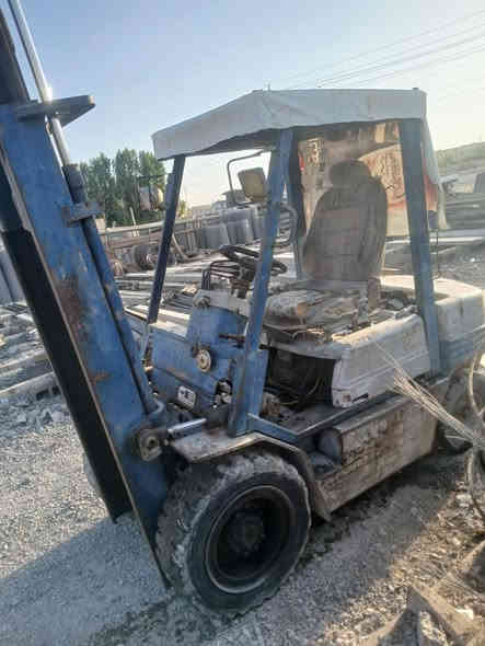 رافعه شوكيه للبيع
موديل ١٩٩١ قديم 
٣حركه 
موقع صلاح الدين
رقم الهاتف ***********
