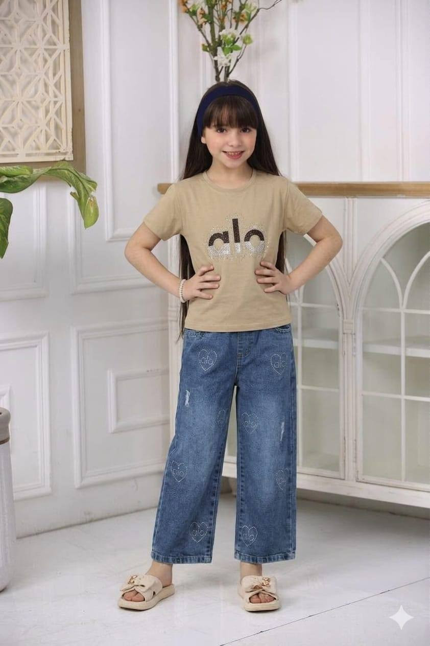 طقم بناتي 
عمر 3_8 سنه 
السعر 13 الف قطعتين ب 25


**إذا كنت صاحب هذا الإعلان وتريد حذفه لأي سبب، رجاءا أرسل رسالة إلى الدعم الفني**