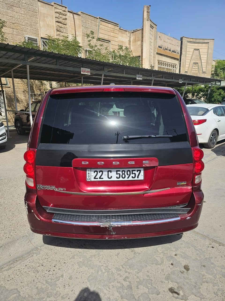 السلام عليكم دوج كرفان موديل 2017 رقم اربيل
تحكم ستيرن مانع انزلاق تبريد 3قطع  كشنات منفصل  أبواب ميكانيك لايت عدسات عالي زنون محرك 3600
الشاصي ولغود مكفولات حادث صندوق خلفي
العنوان بغداد 
للاستفسار 
***********

