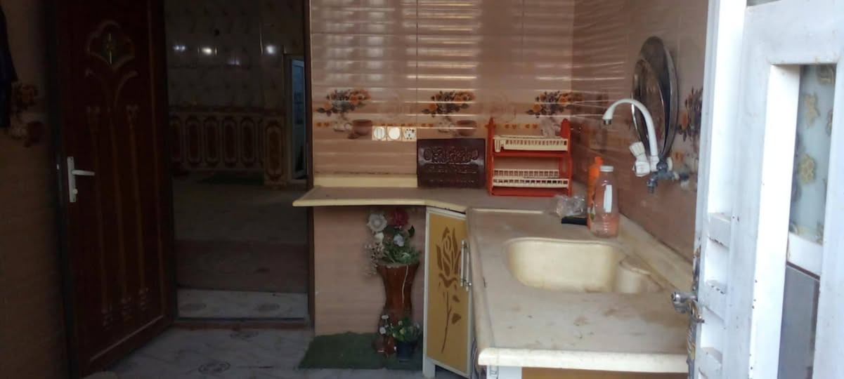 بيت مساحتة ١٠٠متر طابقين الاول طابوق وسيراميك كامل يحتوي على استقبال ومطبخ وصالة كبيرة وصحيات داخلية وخارجية،والثاني ثرمستون وبيه نواقص اريده ب 60 مليون وبيه مجال العنوان طويرج قرب مدرسة امل الاجيال قريب شارع العام للاستفسار واتساب مفتو***********
البيت وياه الكاونتر والسبلت والخزان والماطور والسخان بس ناقص بيتونه صغيرة ٢*٢وناقص ستارة
مكلف بالنشر وبيه قرار سند25
