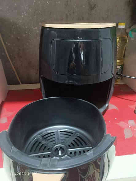 سلام عليكم قلاية هوائيه اشتريته ومحتاج واريد ابيعها ما مستخدمه ولا مرة 6 لتر تكفي دجاجه كيلوين 65 وبيه مجال مكاني البصرة ابوخصيب ***********
