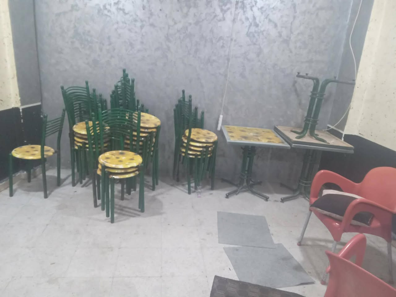 متريال قهوة كامل في حالة جيدة 
المهتم يتصل على مسنجر 
رقم الهاتف المدرج في الصور


**إذا كنت صاحب هذا الإعلان وتريد حذفه لأي سبب، رجاءا أرسل رسالة إلى الدعم الفني**