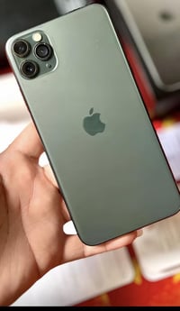 للبيع موبايل  إيفون 11ابروماكس ‏بطارية نضياف فول سعره 425وبيه مجال رقم...