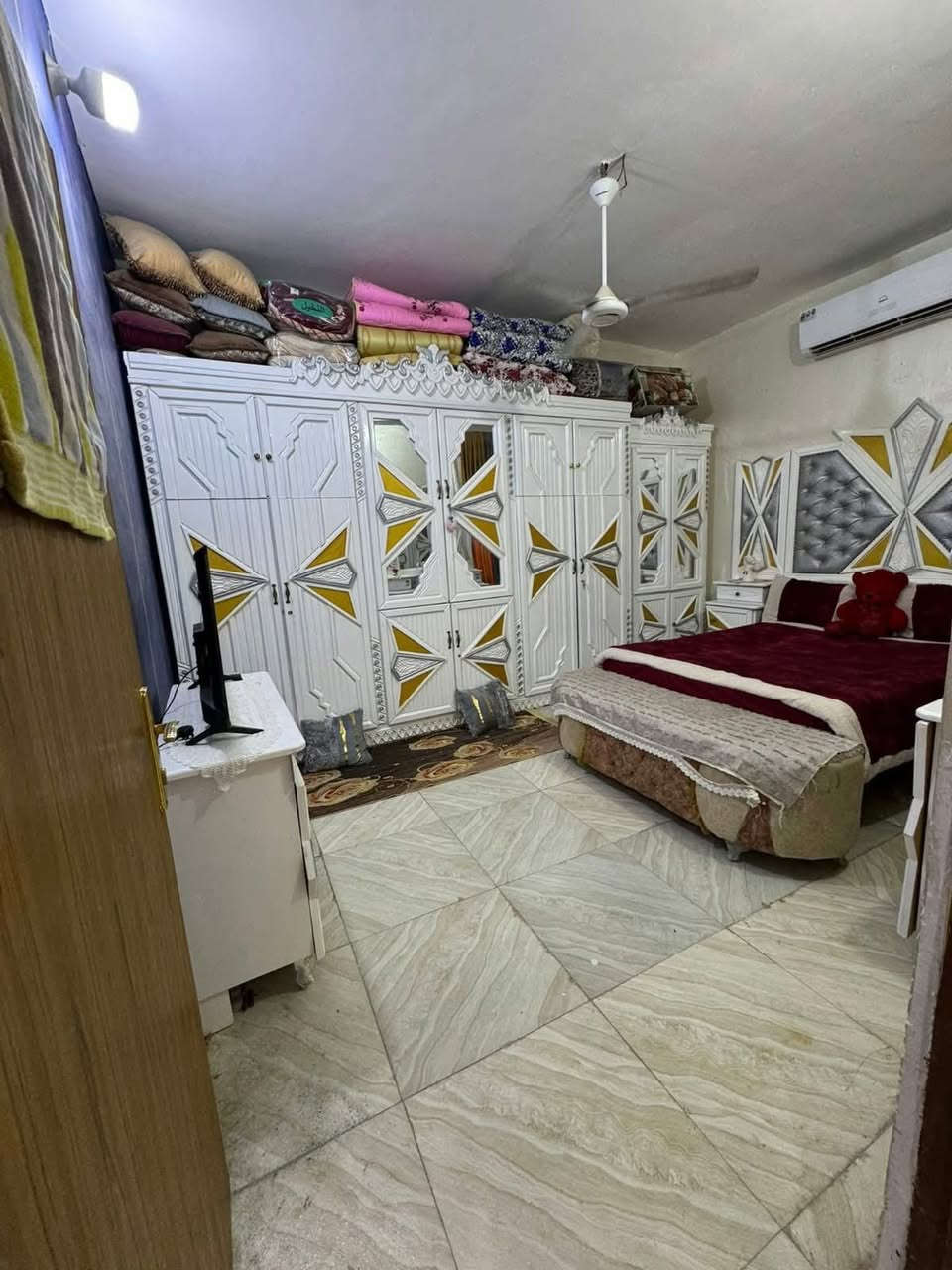 اللهم صل على محمد وال محمد
بيت طابقين طابو زراعي سند 25 مساحه 200م
سوق الشيوخ منطقة الصابئة 

بناء طابوق عكاده 

الطابق الاول يحتوي على 

استقبال 
وصاله 
وغرفتين 
ومطبخ حار وبارد
ومجمع صحيات 
ومناور 

الطابق الثاني 
غرفتين 
وصاله 
ومجمع صحيات 
البيت عالي عن الشارع

السعر 115 وبي مجال

لاستفسار والتواصل خاص او على الارقام لتاليه
ابو امير  :  ***********
منتظر حازم :  ***********

نستقبل كافه العروض الطابو والزراعي بيع وشراء في جميع مناطق سوك الشيوخ في مكتب الأمير للعقار  حي الجوادين قرب الصيدليه مباشرتا
