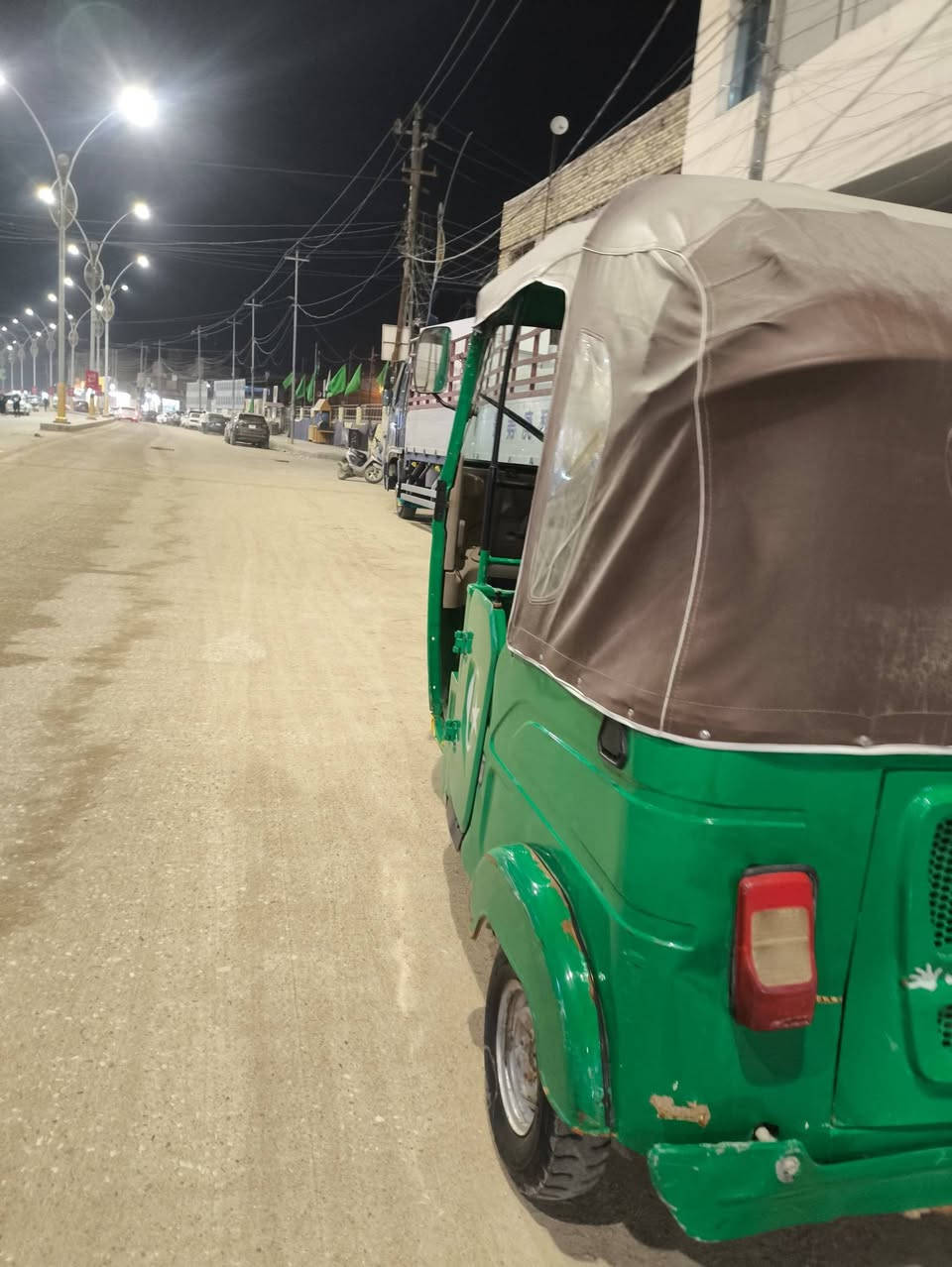 تكتك البيع واحد وعشرين رقم وسنويه انكليزي مداور ثاني يوم بيه ضربه لغد مارجع بارد وضربه بل بكلايت سعره 6/800مليون وبيه مجال المو شراي لا يتعبني رقم ***********
