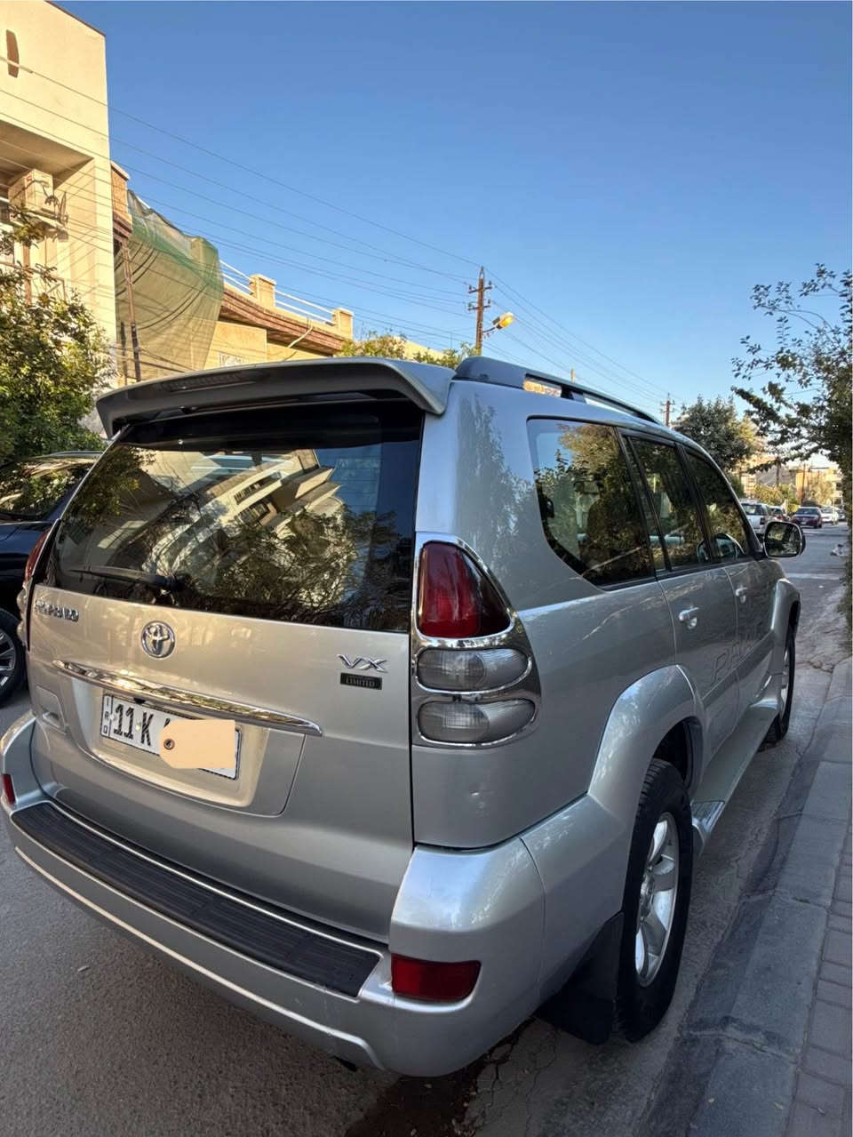 لاندكروز برادو 2008 خليجي فئة VX
٦ سلندر V6 
دبل تانكي 
فتحة سقف
كشنات جلد
تحكم ستيرن
مثبت سرعة
تدفئة بالكشنات
فور ويل 
لايت + بروجكتر زنون
شاشة + كاميرا
كشنات كهرباء
تبريد 3 قطع
7 راكب 
مرايات شفط وتحكم كهرباء
سنتر لوك
مكينة + كير + حدادية كفالة جديد لوك 

رقم بغداد بأسمي
وسنوية جديدة 
بيها صبغ البنيد 
و سطوح الجاملغات الامامية 
كلير شرط بدون قطرة معجون 
والباقي كفالة 
مكان السيارة بغداد  
السعر 155$ 

رقم صاحب السيارة 
*********** بغداد, العراق
