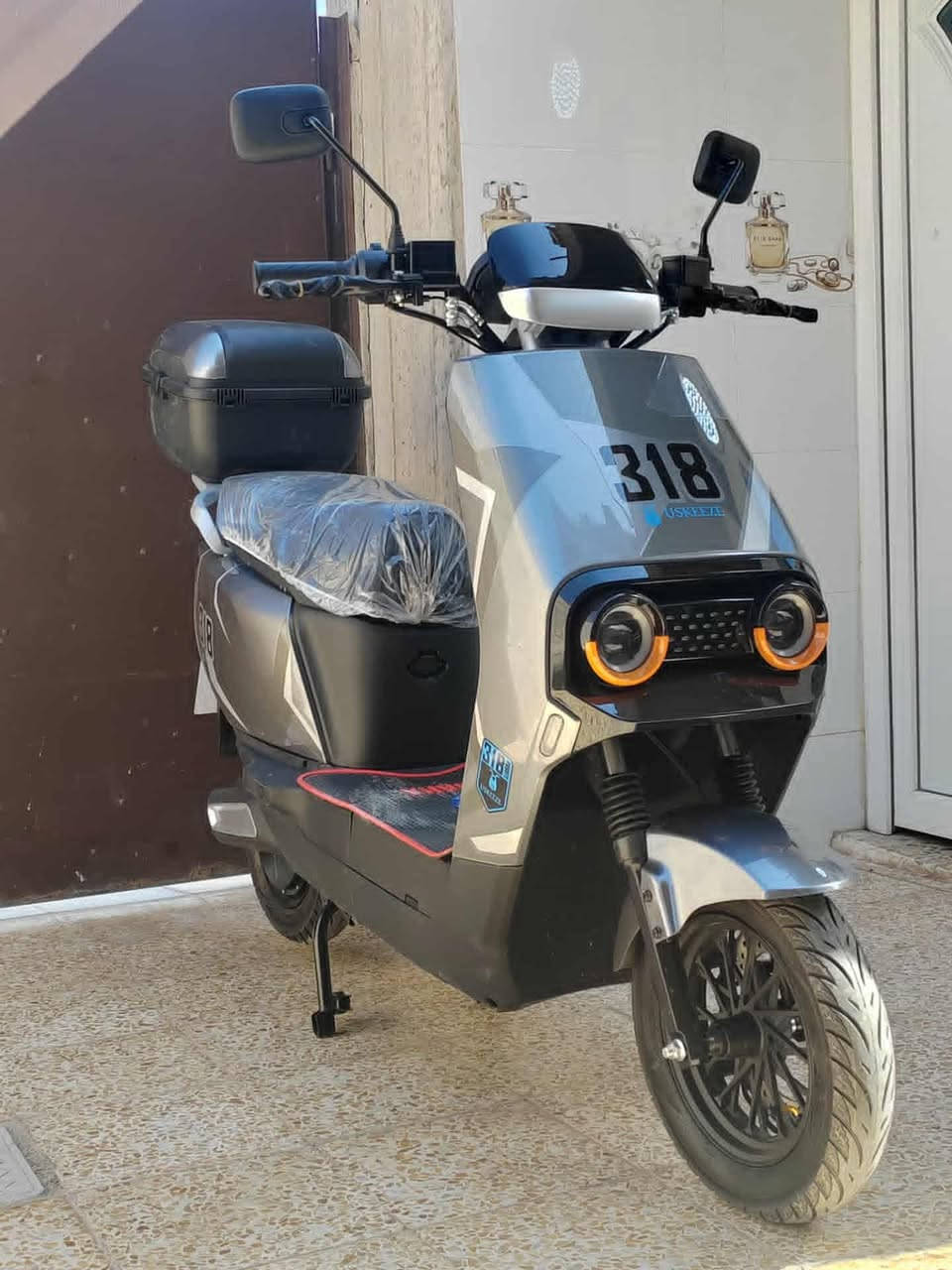 السلام عليكم
للبيع 318 نظيف 
السعر 725وبيه مجال


**إذا كنت صاحب هذا الإعلان وتريد حذفه لأي سبب، رجاءا أرسل رسالة إلى الدعم الفني**