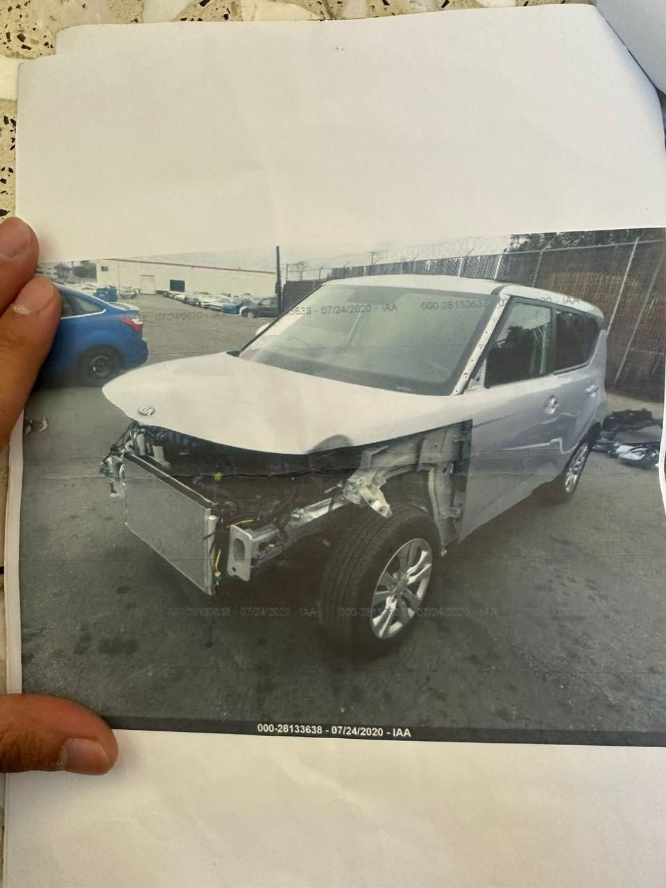 السلام عليكم كيا صول ٢٠٢٠ماشيه ٥١حادثها بارد بالجملغ الامامي وشويه من البنيد هم بارد وبيها صبغ تقريبا شبر بالجنطه السياره بسم ولد صديقي بالبلديات تريد تحويل تريد وكاله 
السعر ١٣٧وبيها مجال 
عنوانها الشعب شارع الاسواق المركزيه 
للتواصل ***********
