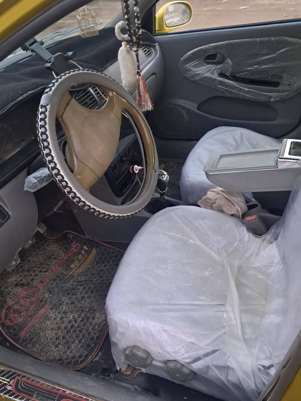 سلام عليكم شباب سياره للبيع كيه ريو موديل 2002 سياره كامله ماعوزه اي نقص رقم وسنويه جدد سياره خصوصي 
ملاحظه سياره مصبوغه جماليه فقط وبيه ضربه جاملغ أمامي صفحت السايق 
السعر 38
***********
مكان السياره بغداد المعامل
