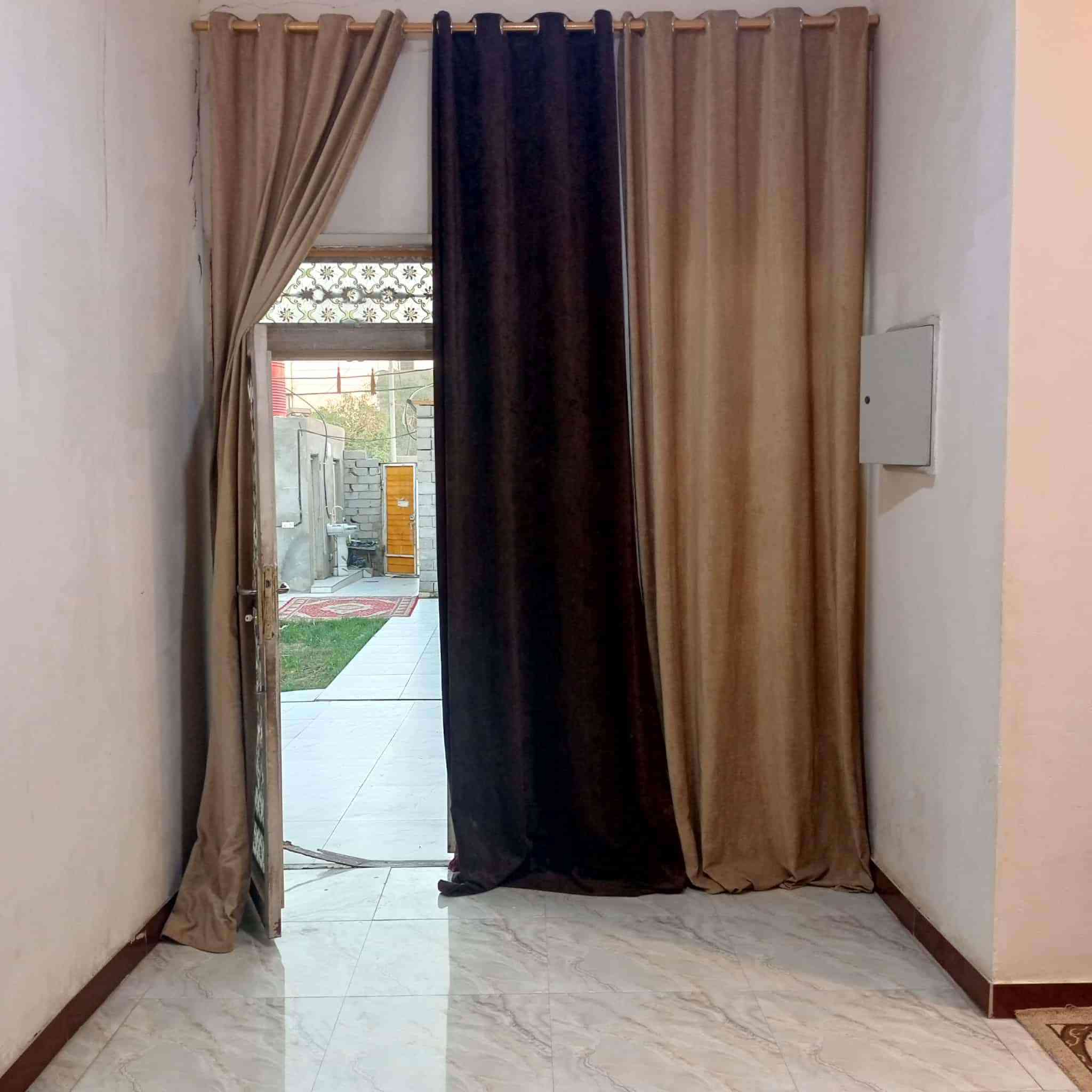 ‏#سلام عليكم ...

بسب الوعود الكاذبة نعيد النشر بيع مستعجل 

▪️دار زراعي للبيع + محل

 ▪️مساحة 280 /م

▪️ المكان سوق الشيوح البروتين الروف الامني  

▪️يتكون من غرفتين + صالة 
كبيرة + مطبخ + صحيات خارجية وداخلية وساحة كبيرة 

▪️بناء حديث كما موضح في صور 

▪️السعر 56 وبيه مجال مستعجل بيع  

▪️الاستفسار واتساب او اتصال على رقم تالي 
‏ 

☎️ *********** ‏
#سيد حسن الموسوي

▪️مكتب الاحرار شارع البصرة يم عمارة سيد ربيع
