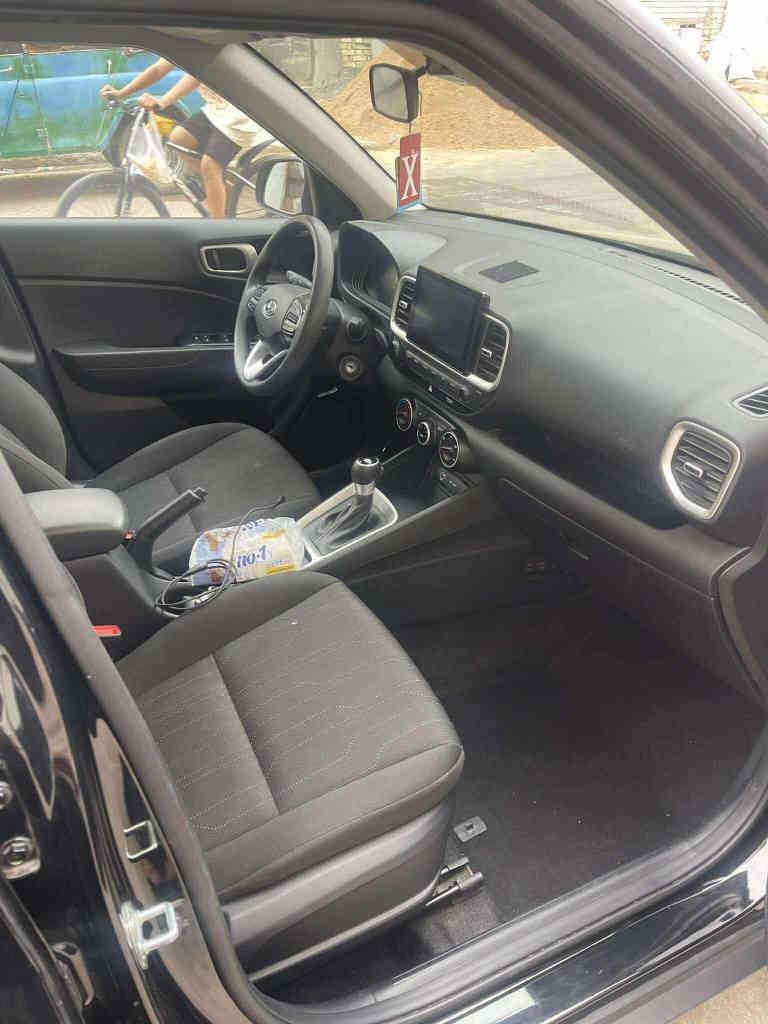 السلام عليكم 
هونداي فينو 2023
#للبيع_او_مراوس
محرك 1600 دبل نوزل 
رادار 
تحكم استيرن
شاشه كار بلاي
سياره خير من الله مناقصها شي
صرف بانزين قليل
وارد امريكي مبدل بنيد بيها الايرباكات سليمه
الرقم والسنويه جدد
بيها هزه تحويل شوكت ميعجبك
سعرها 137 وبيها مجال
رقمي *********** بغداد, العراق
