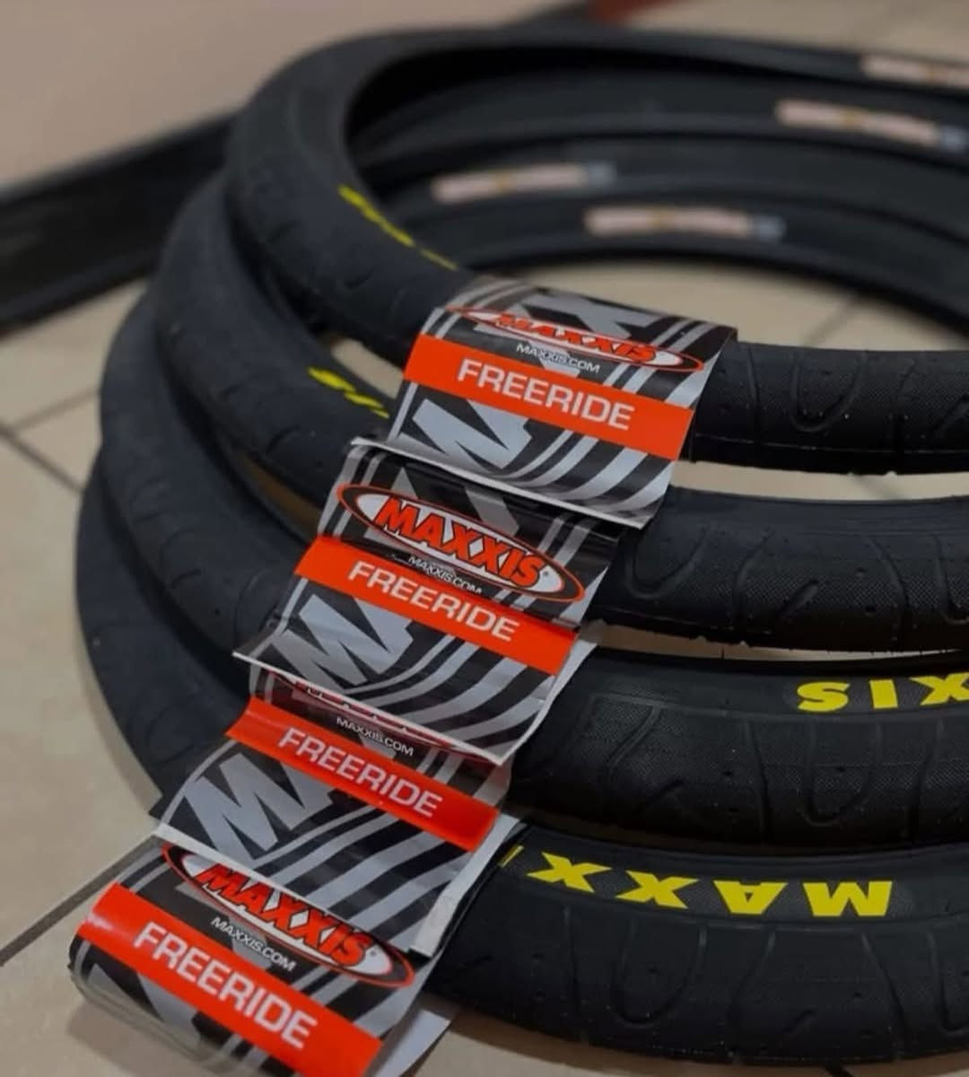 غراض بايسكلات اخوتي كلشي وسعره بثواني ارد عليك بتعليقات


**إذا كنت صاحب هذا الإعلان وتريد حذفه لأي سبب، رجاءا أرسل رسالة إلى الدعم الفني**