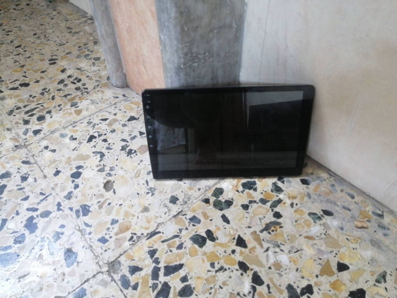 شاشه للبيع حجم 10 يعني ماصير عل النتره او اكسنت او ريو الشراي يتصل ***********
