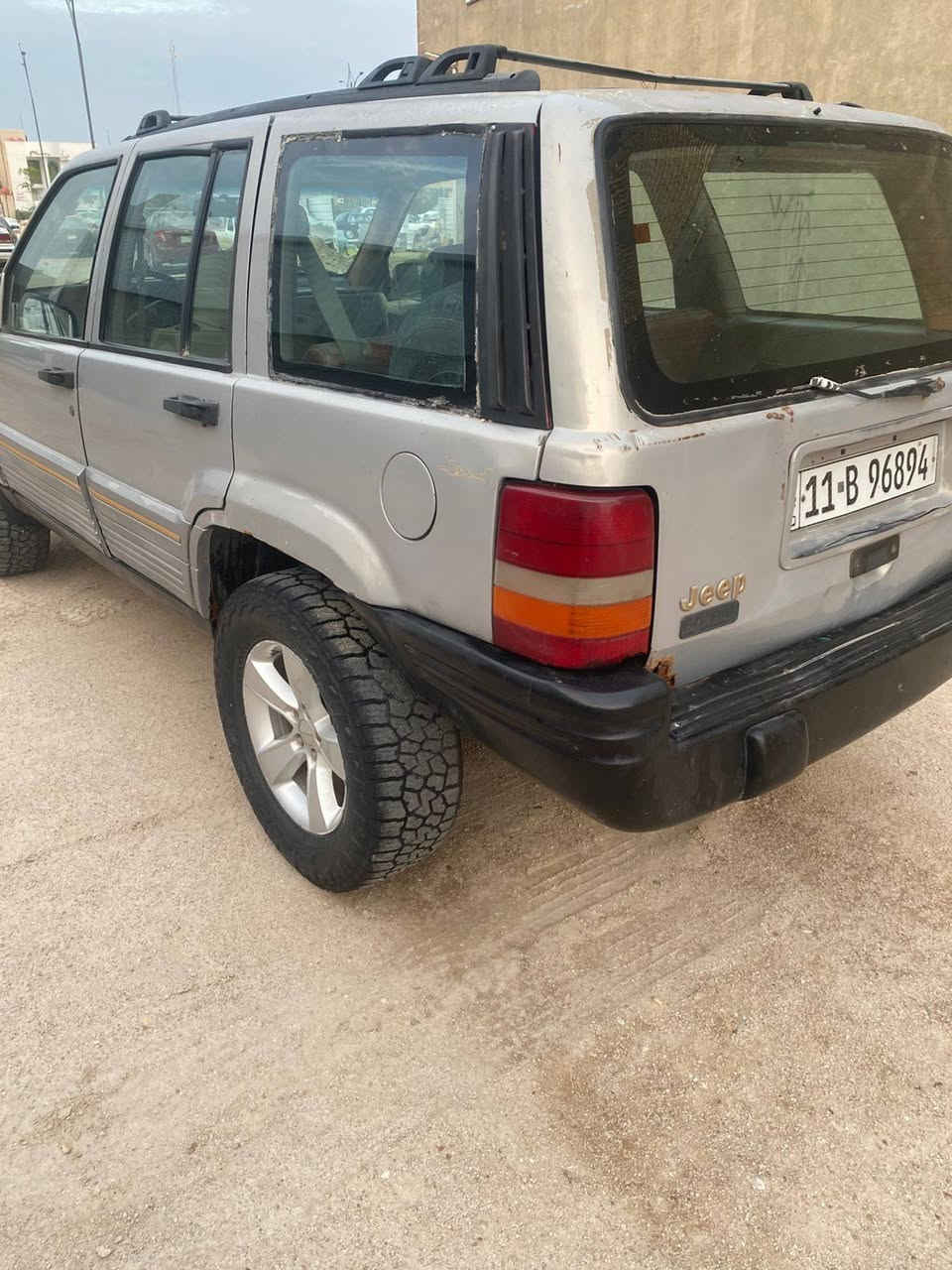 السلام عـْليگم
سياره جيب شيروكي
السعر38وبيها مجال 
موديل1994
السياره رقم بغداد
  سنويه بل2030
السياره مكفوله من العيب الشرعي 
السياره  مكينه وكير و حداديه  جديده
تخم تاير جديد
كهربائيات  شغاله
راعيها بل الناصريه  
العنوان الناصريه المركز
الاتصال عله الرقم***********

مكلف بل النشر
