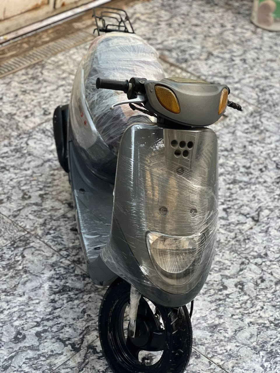 السلام عليكم شباب 5زروف الدراجه حلوه وجاهزه نقصهه بس باتري مجفته مره وحده بس مكينه حلوه مرتبه السعر 225وبيهه مجال بصيط ***********
