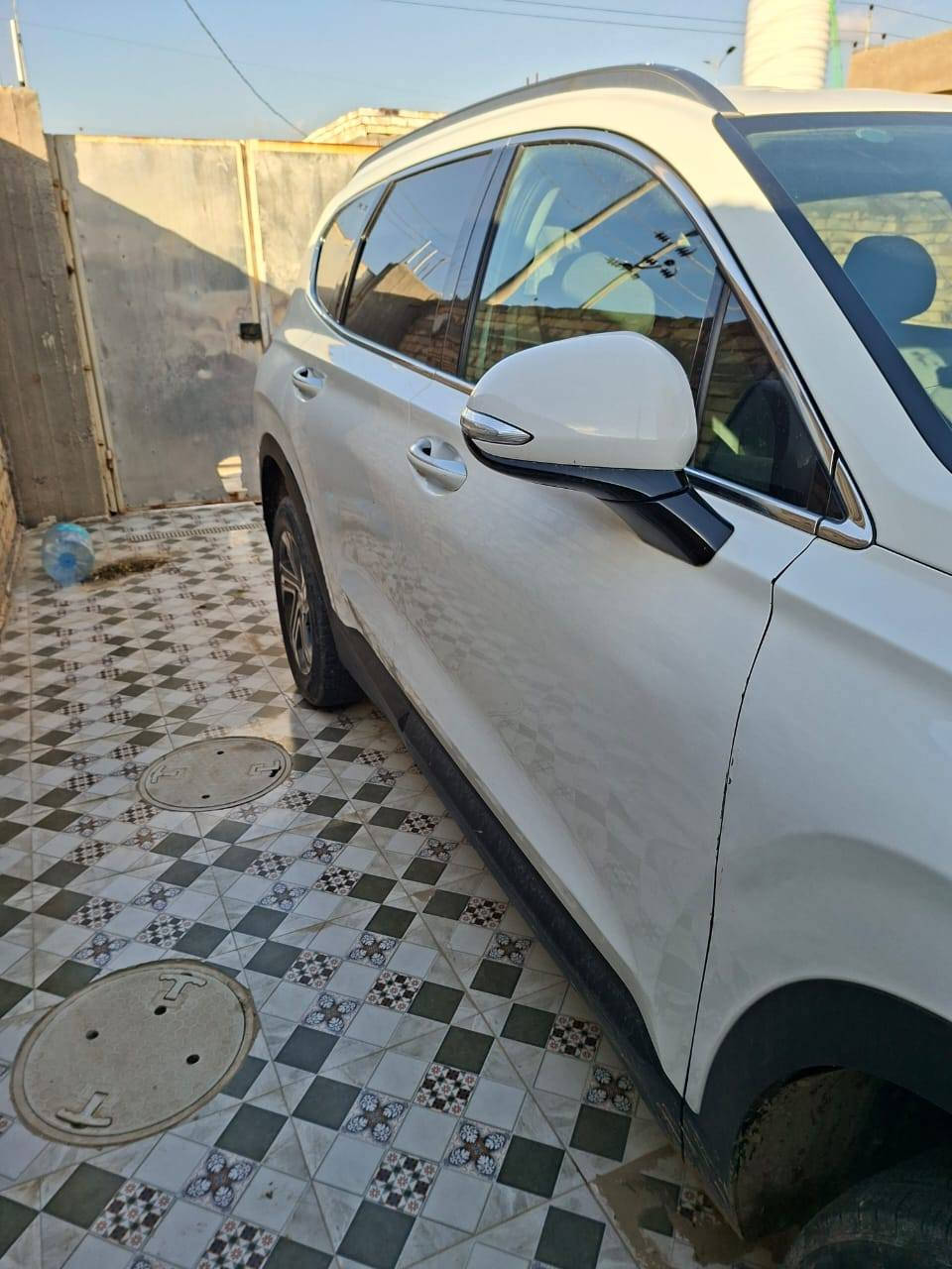 هيونداي سنتافي 2023 

 حادثها  جاملع امامي جهه الراكب وبارد بالباب الخلفي
بدون ايرباك 
 
ماشية : 50 الف كيلو 

المواصفات :
محركها 2500 " 
  
 تشغيل بصمة +بصمات ابواب
_كامرات 
 حساسات و رادرات  
رادار امامي خلفي توقف ذاتي رادار جانبي تنبيه و نقاط عمياء
شاشة كبيرة  
مع نظام شحن وايرلس للهاتف + كار بلي 
 اربع انظمة قيادة (سبورت ،كومفورت ، ثلجي ، سمارت)
هاند بريك بصمة 
تخم تاير جديده
كير + محرك مكفول
  
علماً أن السياره بدون رقم
تترقم جميع المحافظات

العنوان /؛ذي قار _ قضاء النصر

السعر / 220 وبيها مجال بسيط

السياره نظيفه جداً واحلى من الصور ع وضع الشركه استخدام شخصي

رقم الهاتف/ ***********
