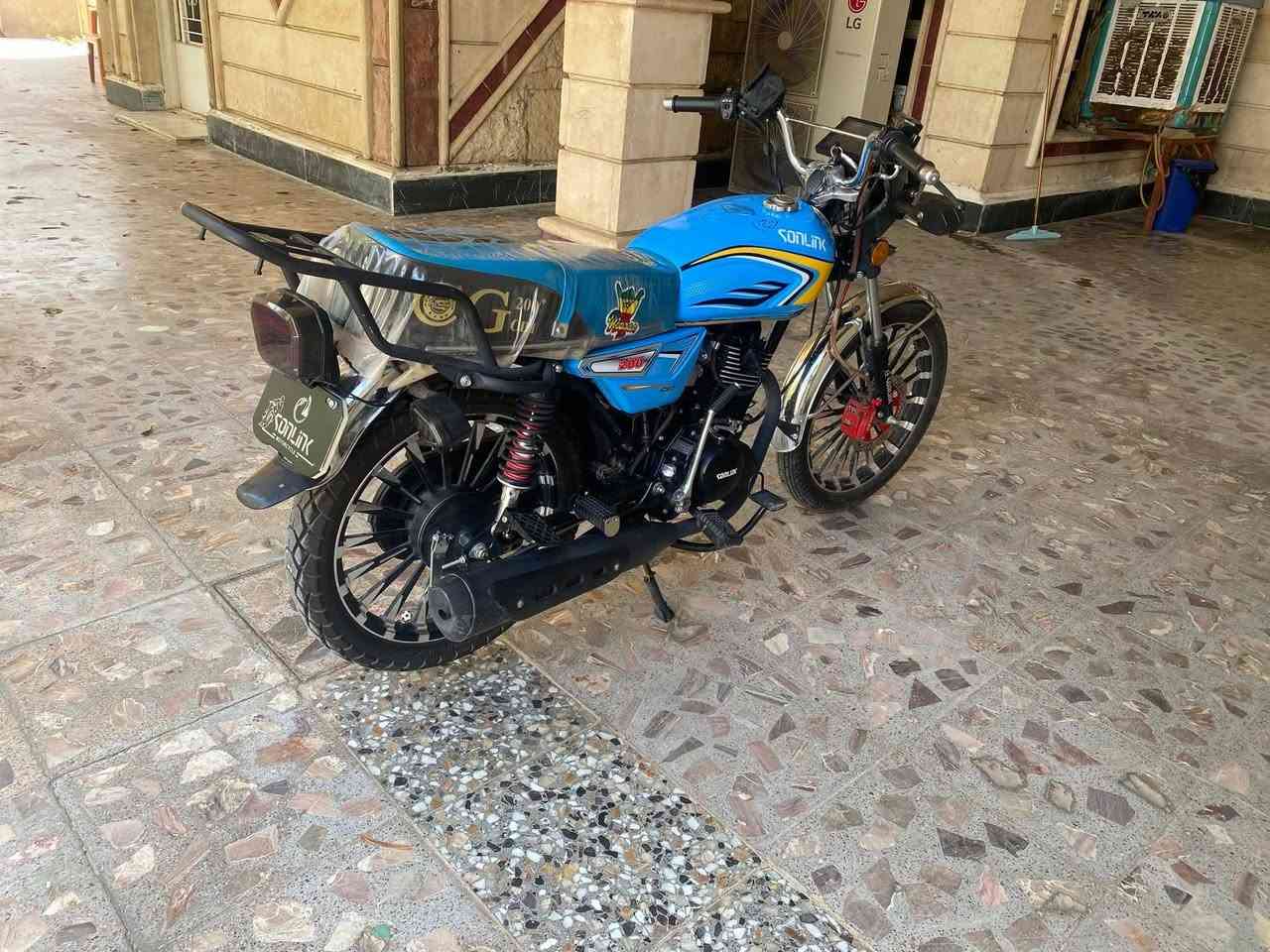 سيفان 2025 دراجة نظيفة مكينه ممفتوحة كاملة مكملة مكاني ديالى شهربان السعر 725 وبيهة مجال ***********
