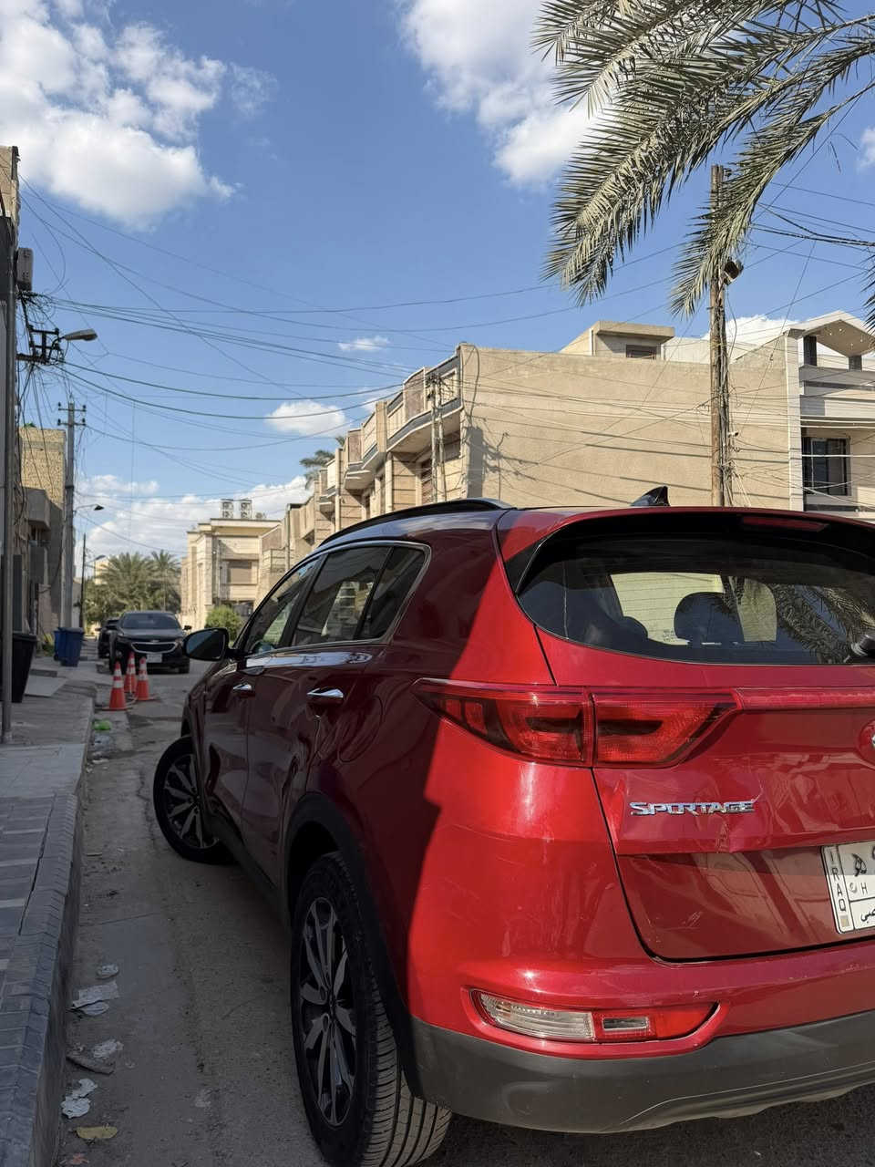 سلام وعليكم للبيع
سبورتج 2018 EX وارد امريكي بدون صبغ فقط بارد بلجاملغ 
الخلفي ضرر بسيط جداً
محرك 2400gdi
لون احمر 
مواصفات السيارة
بصمه
بانوراما
كشنات جلد اسود
تحكم كشن كهربائي
تدفئه كشن
تدفئه ستيرن
رادار جانبي
وبقيه مواصفات الفول معروفه
محرك كير كفاله
صور الحادث موضحه بلمنشور
السياره كاملة بدون نقص واني مستوردها على ايدي طبت ماشيه 4 الف حالياً ماشيه 71 الف مايل
السعر 175 وبيها مجال
***********
بغداد الدورة
