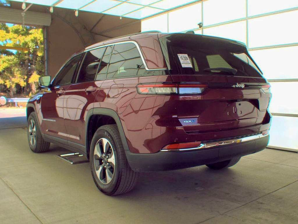 جيب كراند شيروكى _ 2024
بنزين + هايبريد + شحن كهربائي 4*e
كلين تايتل كفالة عامة مواصفات لمتد
(4*4 _بنوراما  _ رادار امامي_ رادار جانبي _ ئوتو ستوب _ شفتتات ستيرن _ كشن جلد اصلي _ لايت ليد _ تشغيل عن بعد  _ صندوق شفت ... الخ _ 
45 ميل ماشية
سعر :325$ و مجال  تكليفة رقم 13$
عنوان زاخو 
📞:  *********** + *********** + واتس اب أربيل, العراق
