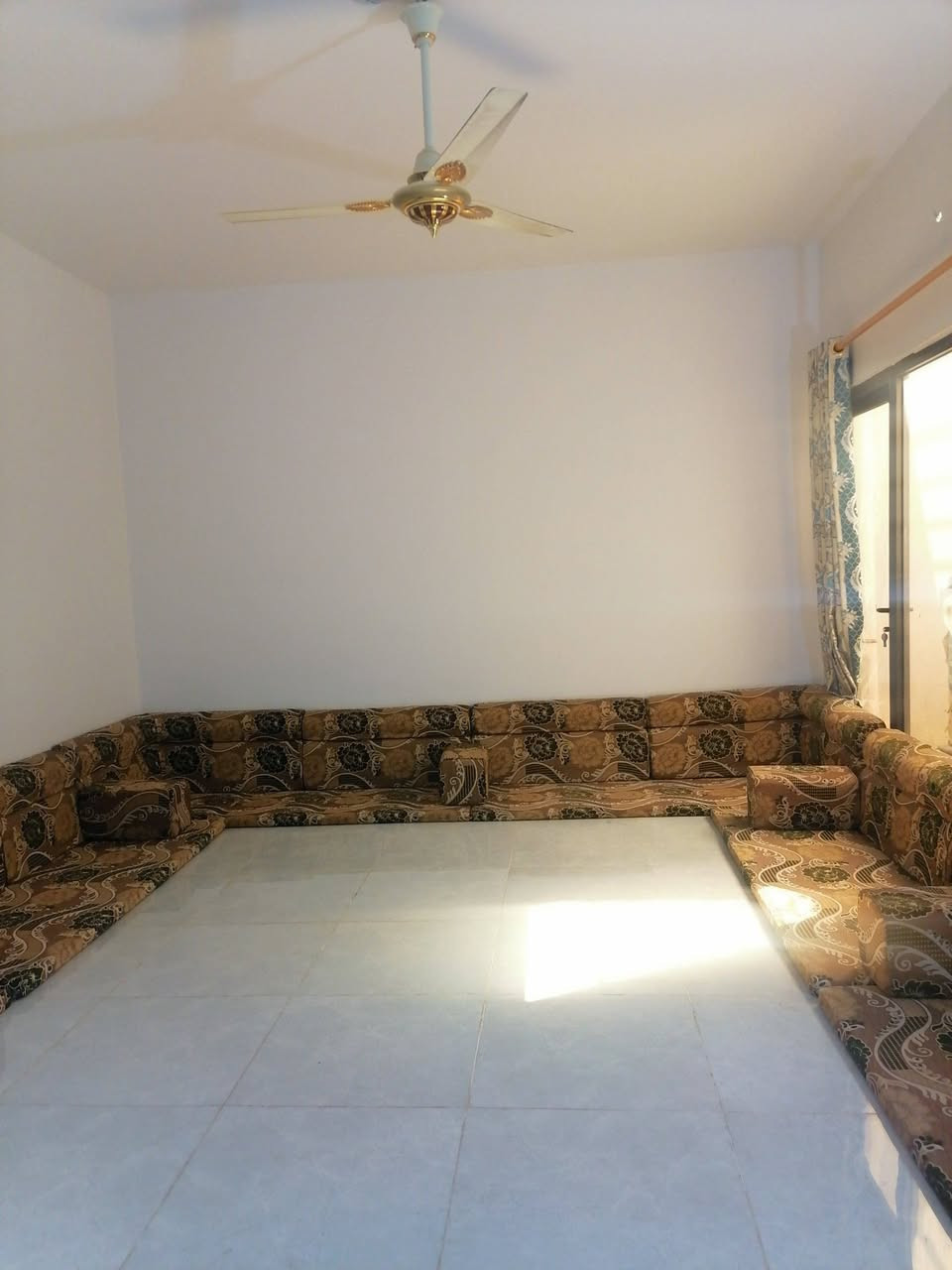 جلسة عربية للبيع
استخدام قليل جدا

للإستفسار الاتصال على الرقم ***********
