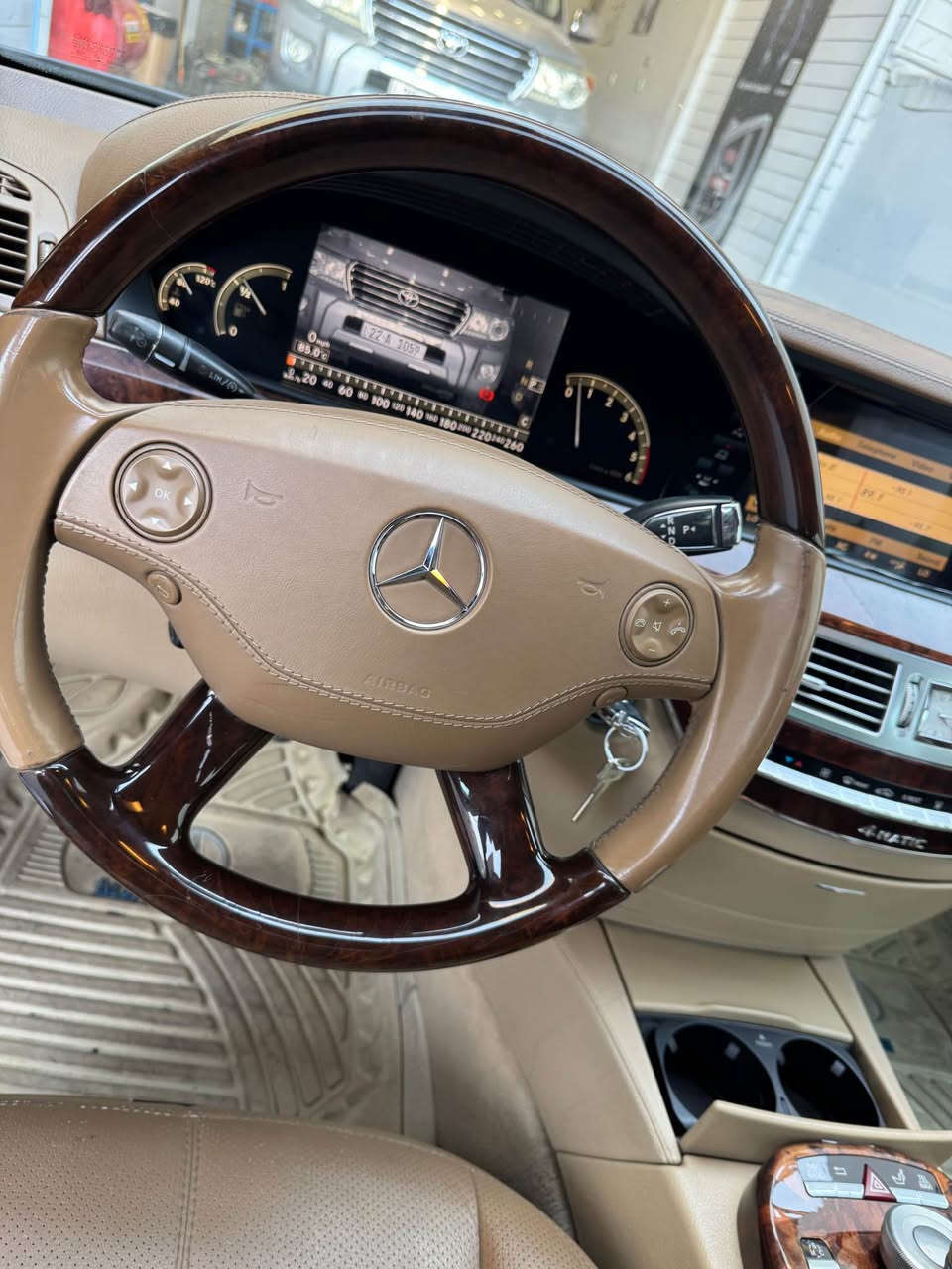 مارسدیس s350گاز حزام سبخ بێ دەحم ٢٠٠٨ کرایتە ٢٠١٢شکلی بێ کێشەیە نوێ ماوەتەوە بێ مەسرەف هەموو شتێکی بە شەرتە سەنەوی ژنگە نوێیە شەش پستۆنی مەرخوبە 
*********** أربيل, العراق
