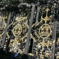 سياج محجر قطعتين الطول ال2 حول 14 متر  العنوان بغدادــــــــــــــــــ...