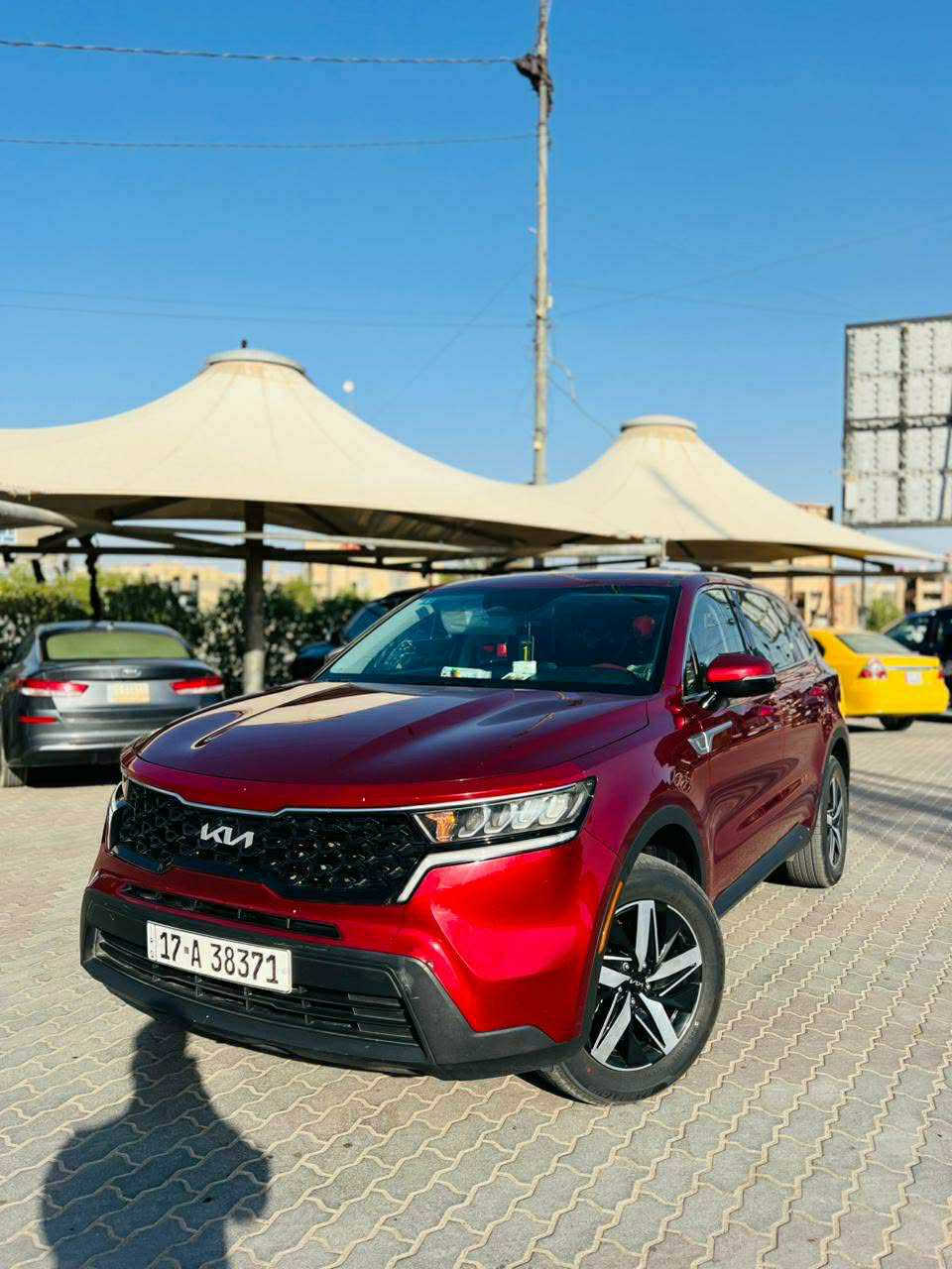 سلام عليكم كيه سورنتو موديل 2023 امريكي كلين مكفوله من الحادث أومن الضربه بيها مكدار اصبعين كصه البنيد شرط السونار سياره جديده/// محرك 2500 جي دي اي 
ماشيه 85 مواصفات السياره تشغيل عن بعد 
حساسات خلفيه و اماميه شاشه لمس كبيره 
تبريد قطعتين تدفئه بالكشنات
عدد الركاب 7 راكب تحكمات استيرن اشاير بالمري 
نظام حفض المسار شحن واير لاسلكي
مكان السياره السماوه السعر265 وبيها مجال للشراي
رقم موبايل ***********////***********
