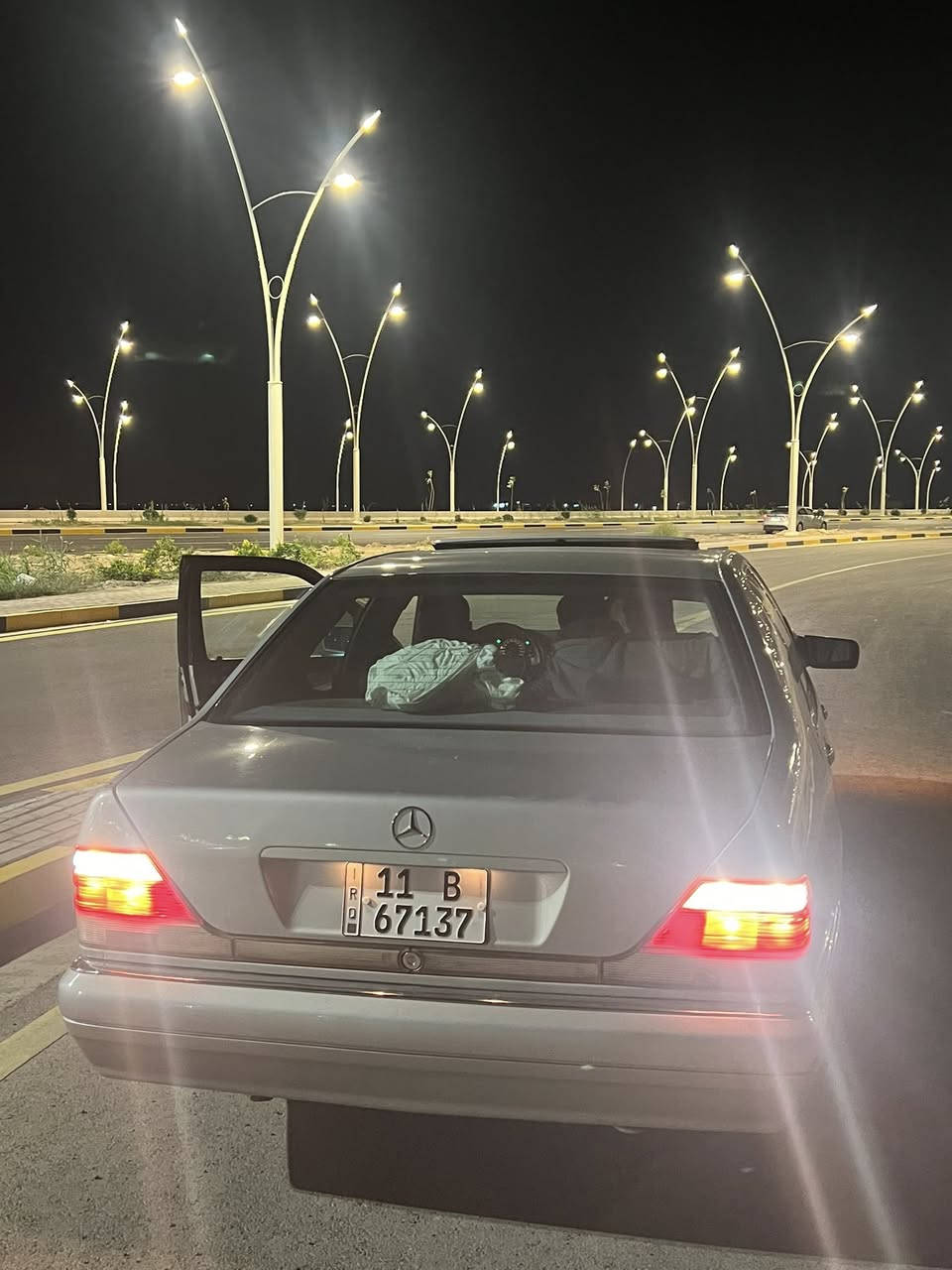 سلام عليكم 
بيع فقط 
مرسيدس W140 شبح 320 موديل 1994 اصل 
رقم بغداد دولي سنويه هزه رقم جديد تحويل مباشر 
محرك 320 خراطيم بلادي كير D4 مكفولات 
حداديه امامي خلفي تخم تاير مكفولات 
كهربائيات تبريد شرط غرفه مخمل نيلي جديده 
دبل أريل خلفي كهربائي شغال  عده جنطه كلها شركه 
ويل سبانه اصلي مرسدس سبير جك كلها شركه 
سلايت مرّي كهرباء سنتر لوك جام كهرباء مسجل سماعات بلادي شركه. ويل سيفونه بلادي 
بيها حادث باب السايق والدوسه مبدلات 
صبغ عام جماليه فقط 
سياره جديده وجاهزه وحلى من الصور ب هواي  مكاني سامراء 
السعر 105 بيها مجال بسيط للشراي 
***********
