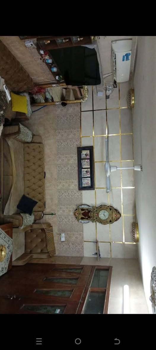 بيت للايجار بل زعفرانيه اربع شواره البيت طابقيت
***********
