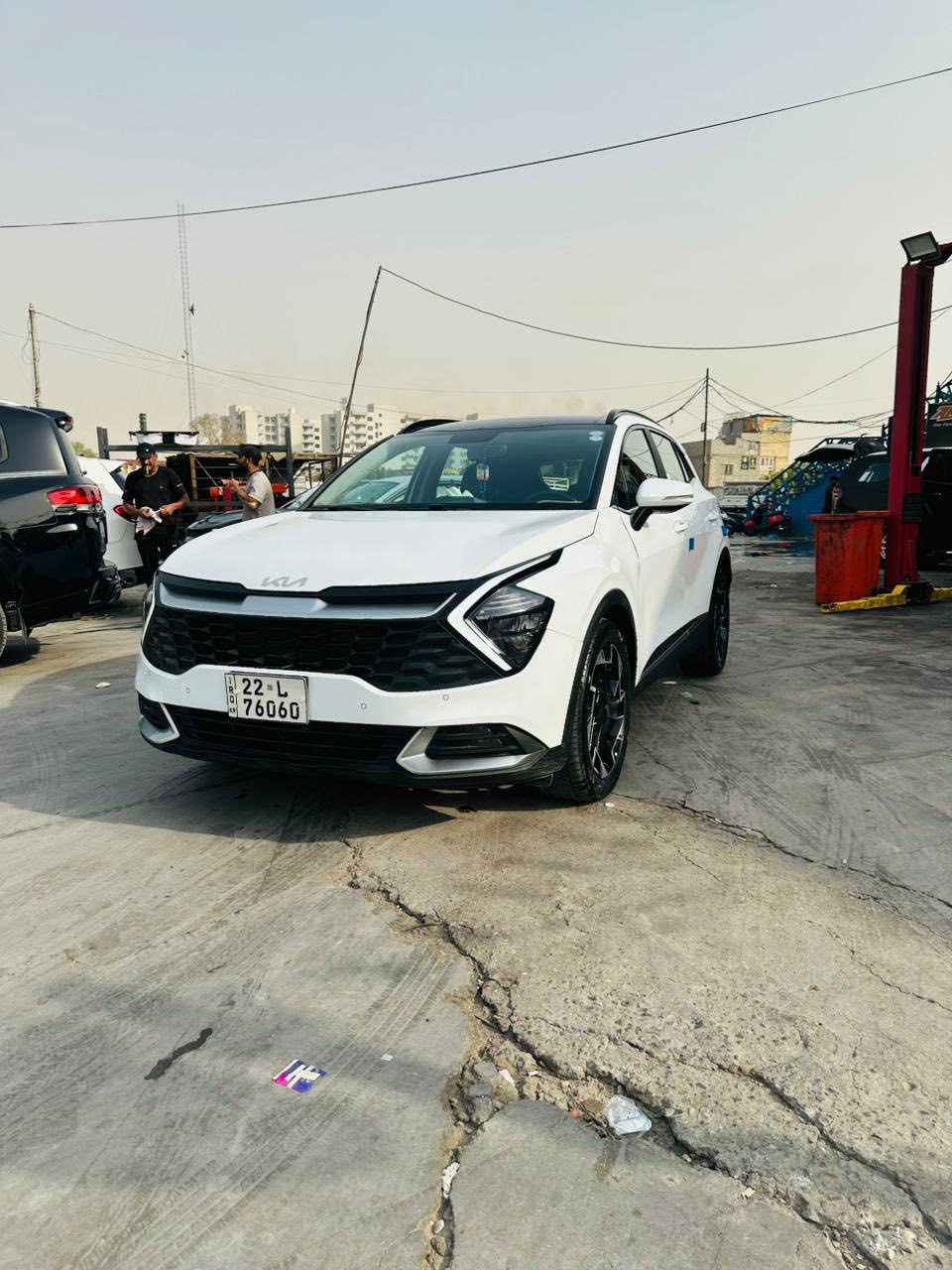 كباتن الفلوس والسيارة جوة مداس اصغر واحد بيكم واني ممنون سعر رخيص لتعبني 🙏💙
سبورتج 2023 خليجي رقم اربيل مميز 
ماشية 57 كيلو متر 
فول موصفات بانوراما 
ملاحظة (السيارحة حولب بيهة البنيد والتكم قليل قمارة بانوراما مابيهة شي وبيهة بارد بالباب الخلفي الي بصف السايق وبيهة بارد كد تلث اسابع بالجاملغ الامامي اليسرة 
السيارة استخدام شخصي مال بيت )
بأسمي شخصيا مو بأسم شركة ✅

سعرها 21500 ✅✅✅ والله ماخذهة 25 
مكاني بغداد البلديات 
***********
