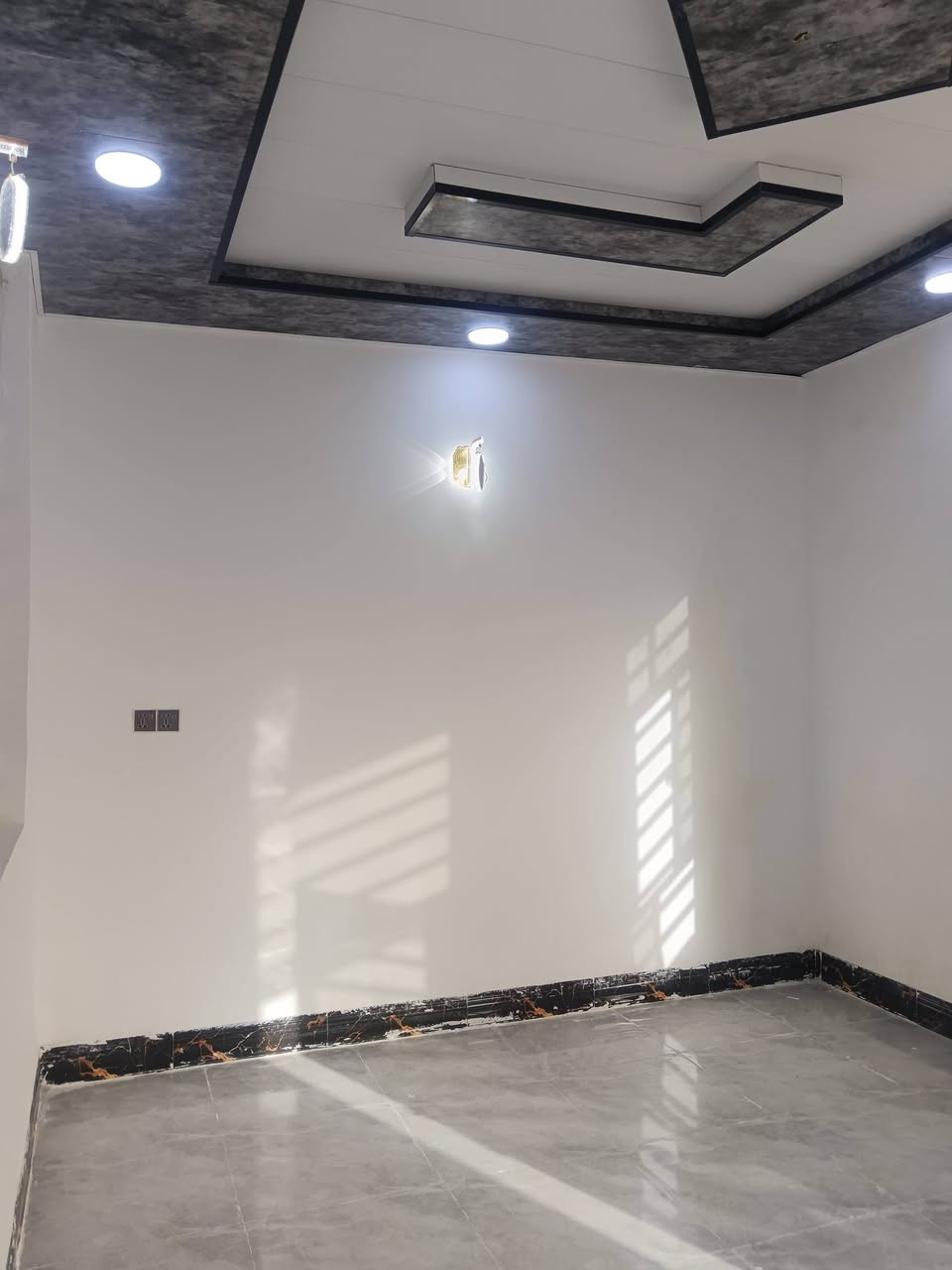 بسعر 40 مليون وبيه مجال 🙋‍♂️125متر شغل جناي
#يعلن_مكتب_سماء_النجف _مقابل_قرية_لغدير_عمود282_مبا***********

#بيت_125متر_مربعه  
#_قريبه_عله_شارع_لعام_ 

#بيت_طابو_زراعي_سند25

#سعر_40مليون_وبيه_مجال  

بناء حديث
غير مسكون
بناء ممتاز جدا 

 عنوان لبيت النجف 
#مقابل_ملحق_قرية_الغدير_مباشر 
يحتوي لبيت على+ غرفه2 +صاله +ستغبال +مطبخ +صحيات بلداخل +وصحيات بلخارج 
***********وتساب
