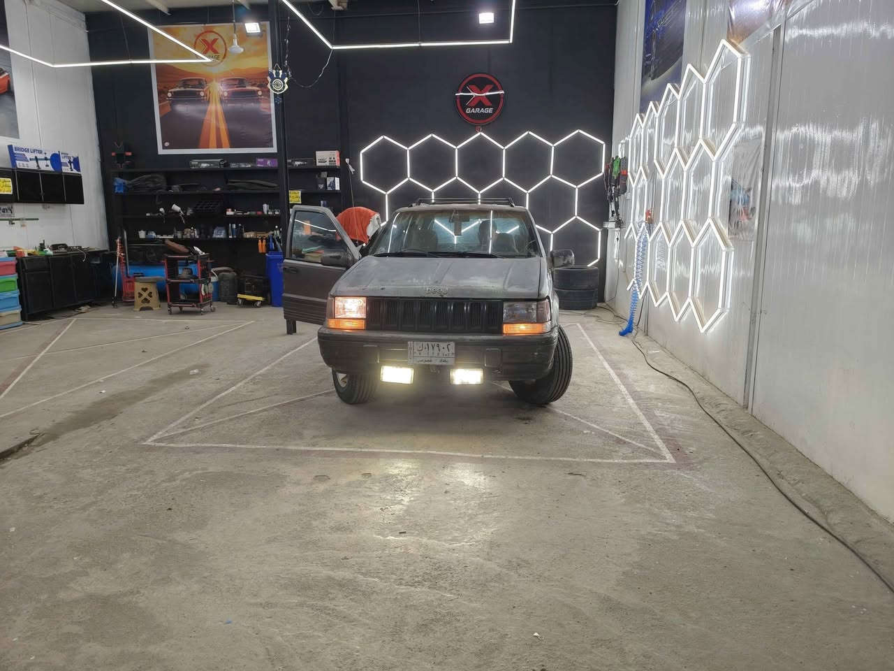 جيب ١٩٩٣
رقم بغداد مشروع وطني 
محورة محرك وكير جدد
السيارة جاهزه وكلشي شغال بيها 
مكاني ناصرية 
السعر ٣٧
*********** ناصرية, ذي قار
