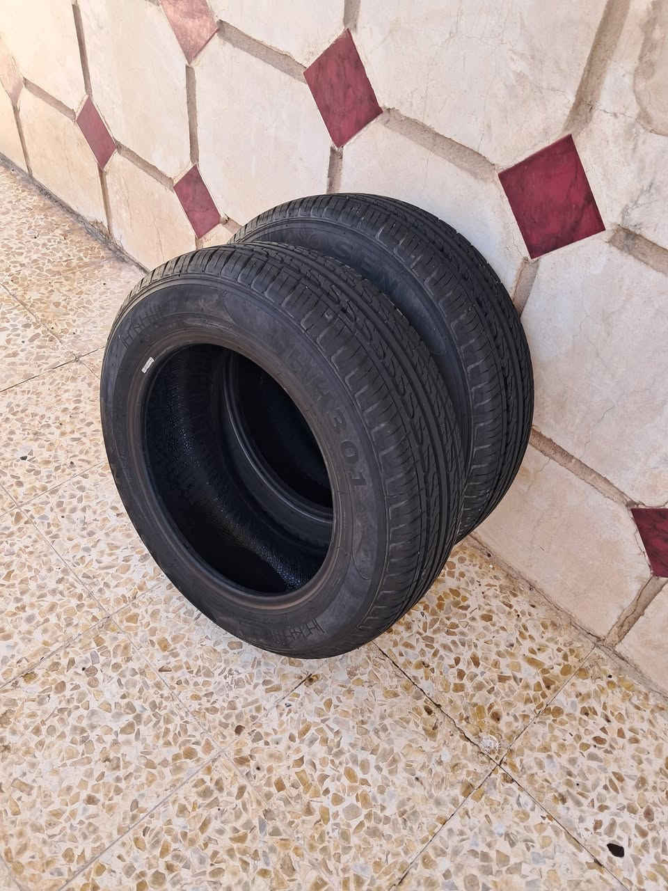 اخوان اطارات حجم 185/65/15 نظافة ١٠٠%  يعني اخو الجديد ب٥٠ الف العنوان كوت زهراء ***********
