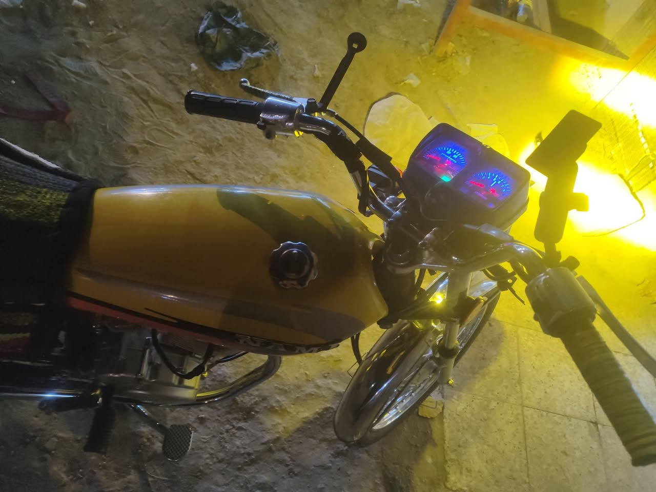 نامه امتياز صار لها 5 اشهر طالعه من الوكيل عنوانها ديوانيه مركز اوراق سكنر موديل 25 السعر 700 وبيها مجال حك الجيه دراجه نضيفه وجديده يولد الشراي يتصل عله هذه الرقم ***********
