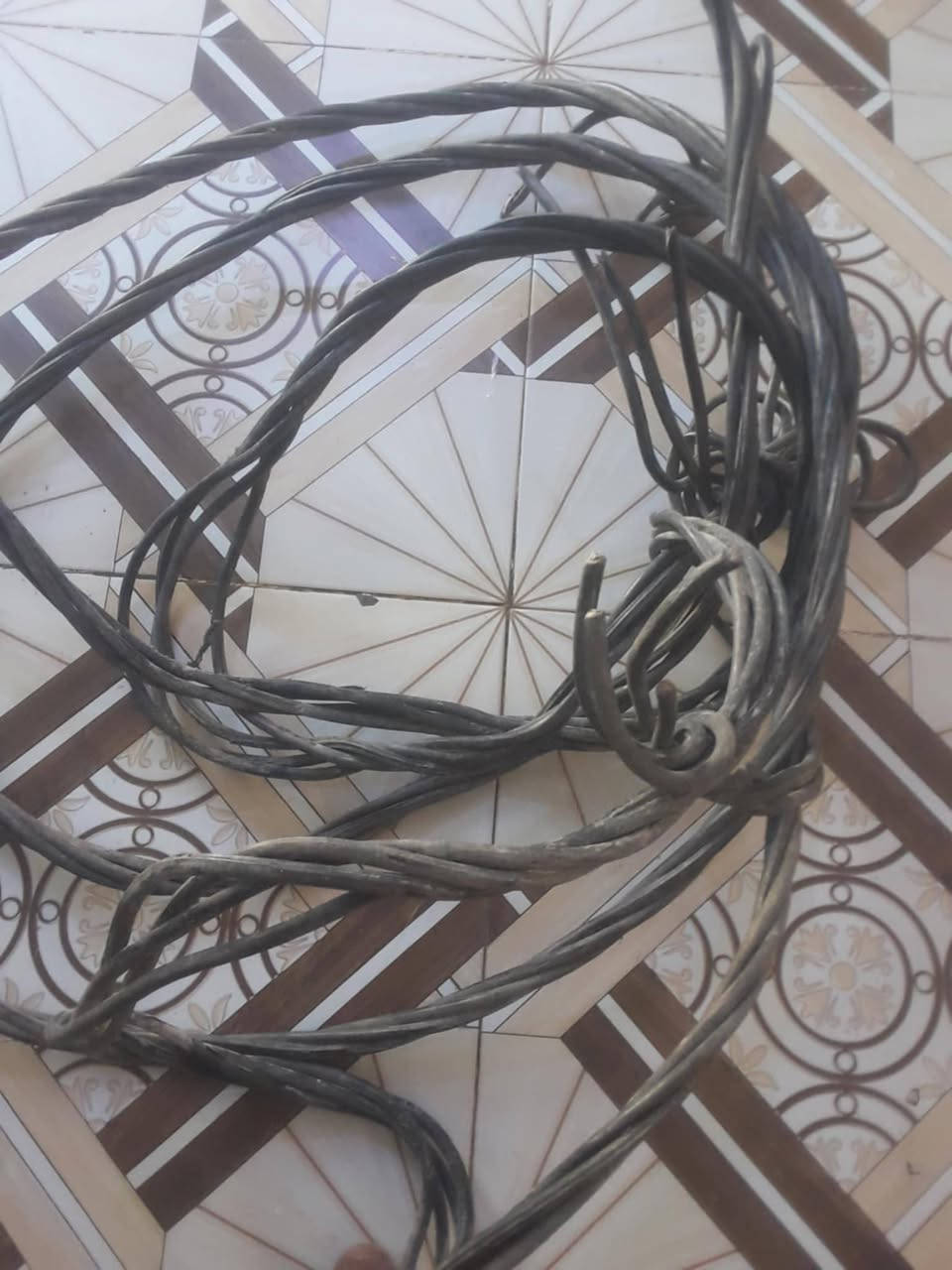 ضفيره اربع خطوط للبيع طول ١١ متر السعر ٢٥ الف 
***********
