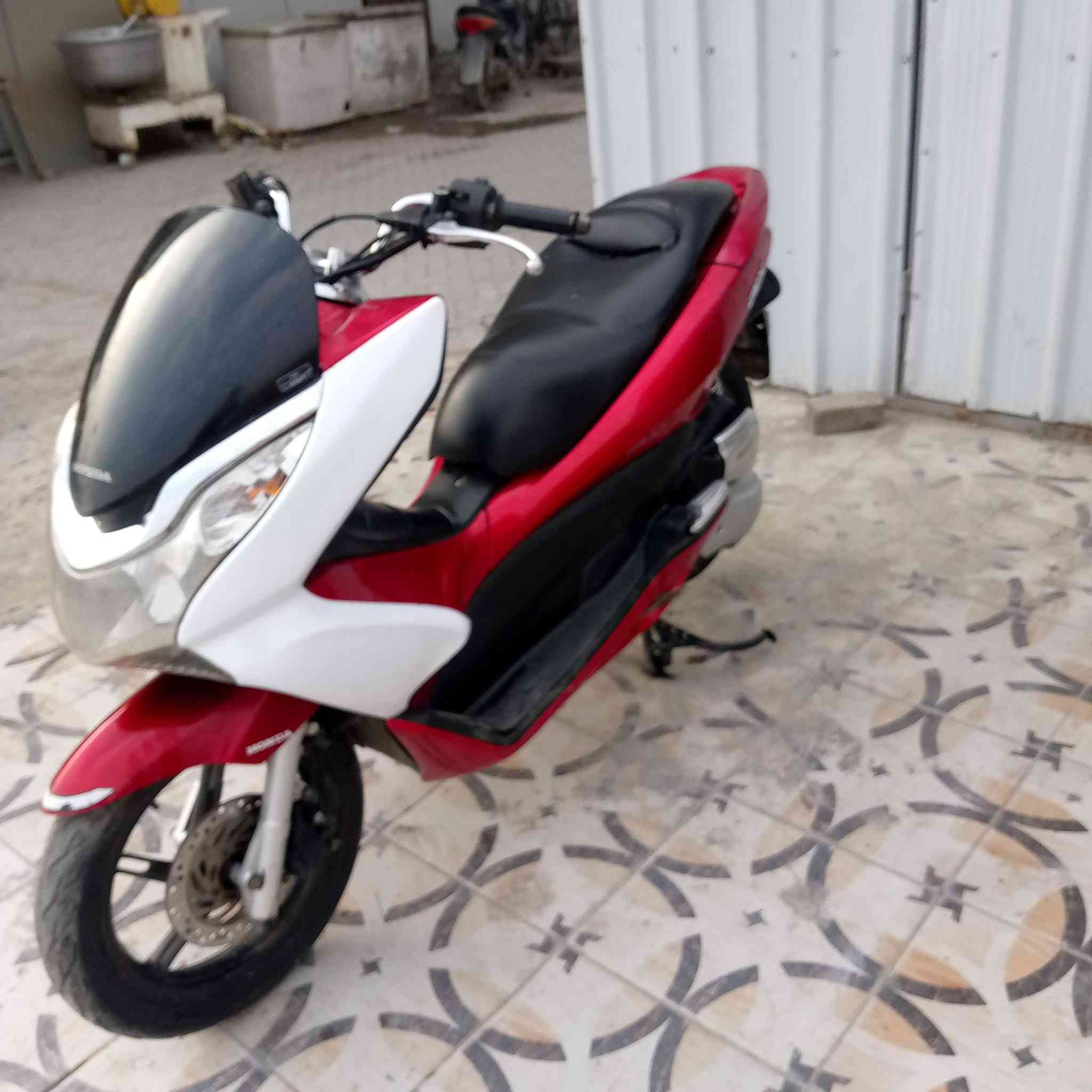 السلام عليكم شباب دراجه بي سي اكس دراجه بلاديه برغي مفتوح بيها مكان بغداد السعر 1,400و مجال ***********
