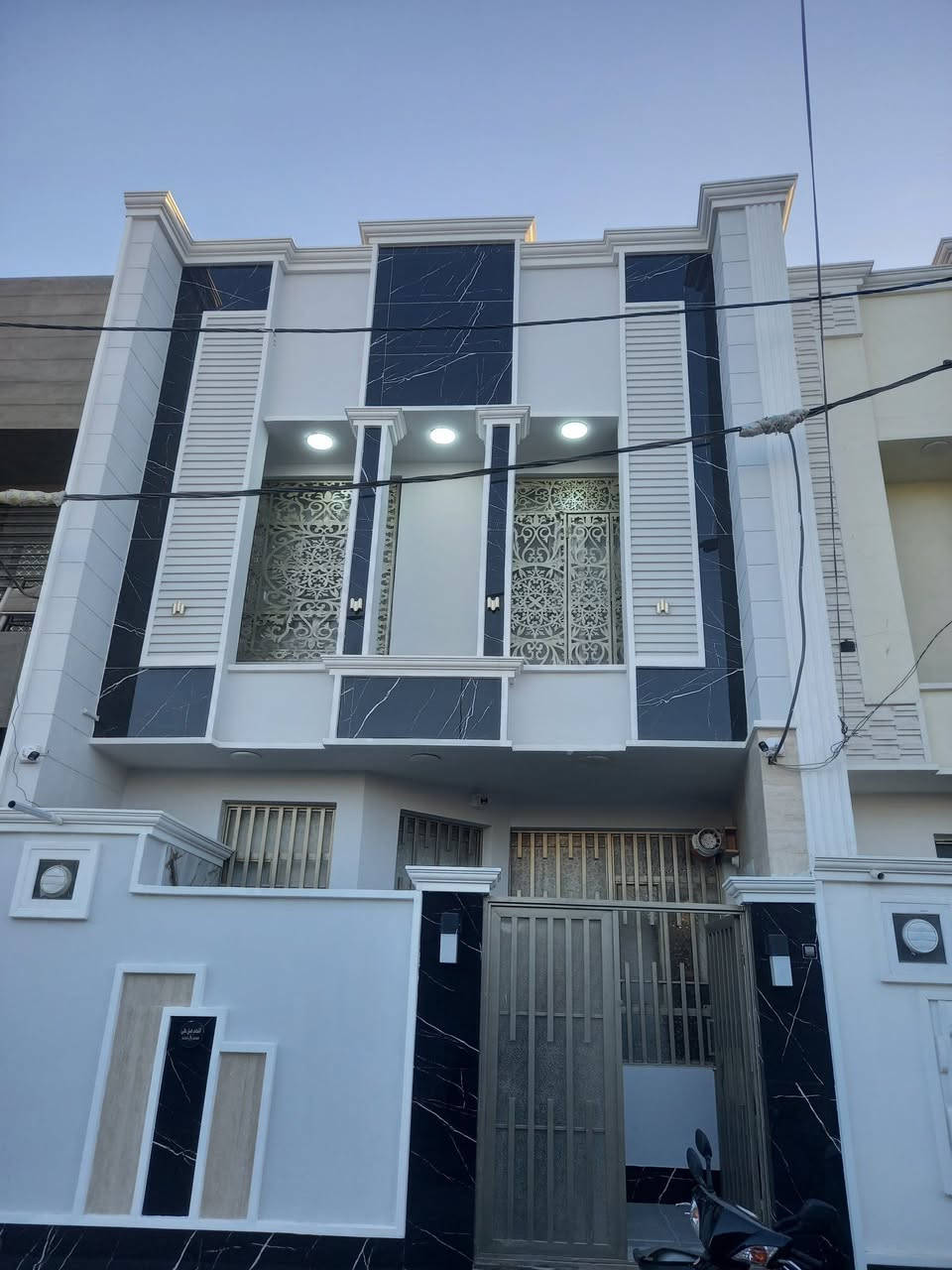 يالله دار للبيع  حي الزيتون قرب قاعه  سوفانا  ثلاث بيت عن الحولي مال ابو مهدي المهندس المساحه ١٠٠ متر طابقين بناء درجه اولى ٢٠٢٥ ثلاث غرف نوم  كافت الخدمات سند ٢٥اقرار محكمه التوأصل ***********
