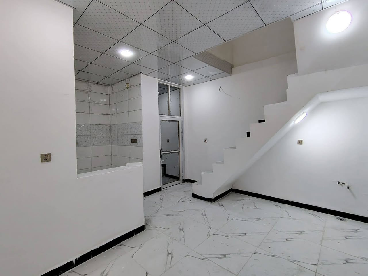 دار للبيع  50 م 🏡 

✅#طابو_زراعي_سند_25_أقرار_محكمه

بسعر /21/ مليون مع المجال

موقع /نجف 🏡شارع الحولي مال المطار عمود/ 314 

البناء 🏡 

غرفه/صاله معزوله/مطبخ معزول/ صحيات خارجيه  /مكشوفه 

بناء مرتب/ اساس + سقف كونكريت + طابوك/ أرضيه بورسلين ابو ال 60

ألخدمات 🏡 #بعد_عن_سوق_100م

ماء/كهرباء/مدارس/سوق/تبليط/مولد

***********

***********

أو تساب احجز بيتك
