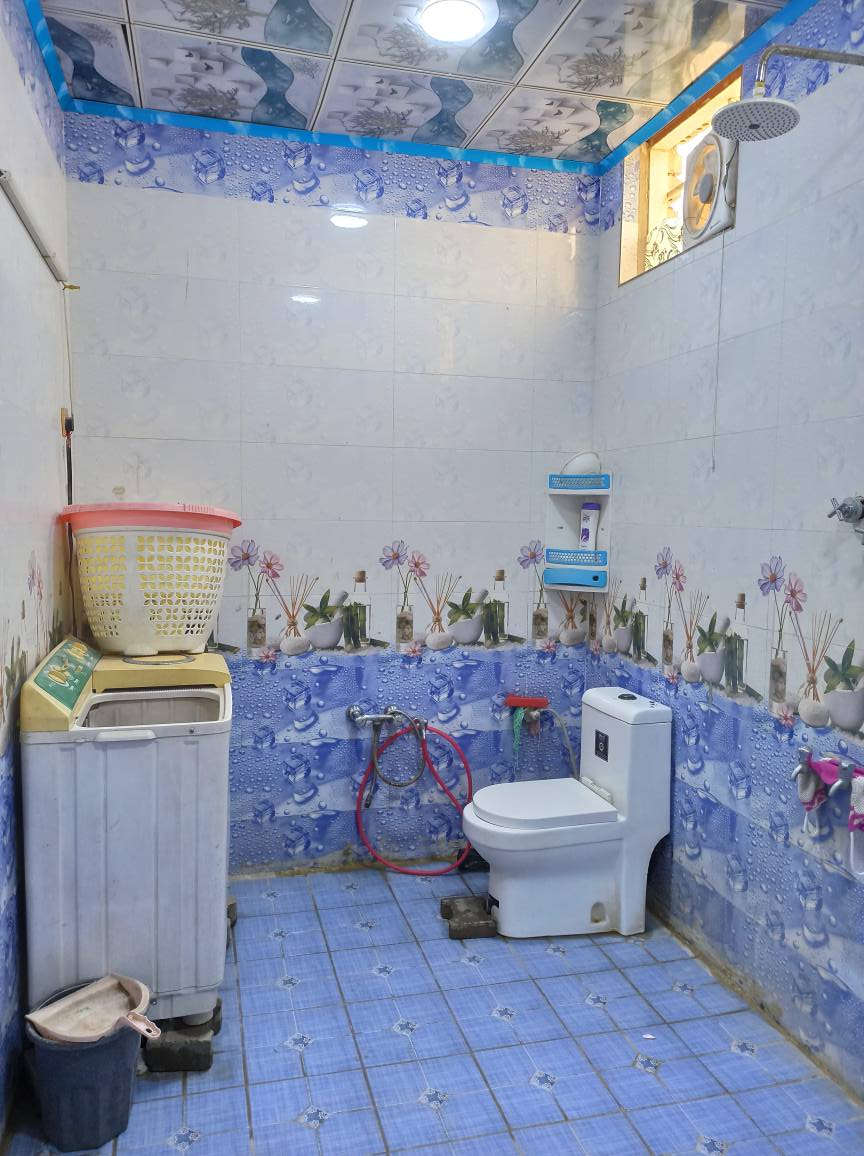 بيت طابو زراعي بي سند عثماني الأسود للبيع مساحتة 220 متر مشمول بالقرار مال الطابور الصرف مكانه بالنجف ساحه المظفر قرب سيطرة الوصولات قريب على شارع الحج البري ١٠٠ متر مسافه عن طريق العام للحج البري اي تفاصيل يتصل على الرقم هذا وبي خير ويدلل *********** النجف, العراق
