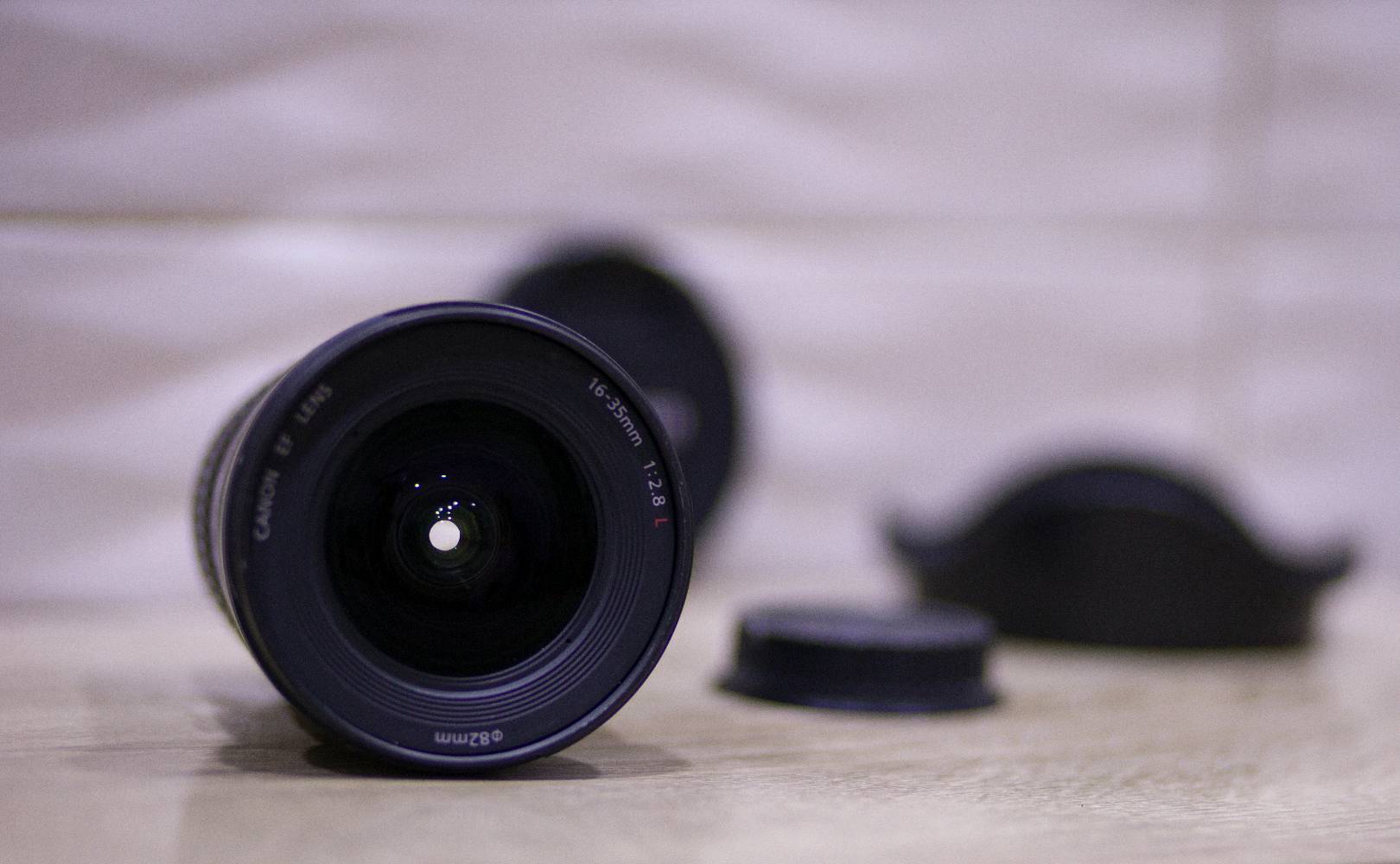 عدسة كانون 16-35 الإصدار الثاني
نظافة 100% مجرد خدوش خارجية
وياها القبق و الهود 
للبيع المستعجل ما نختلف عالسعر مكاني بغداد
*********** تواصل واتساب