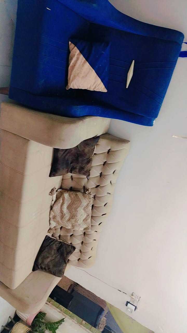 قنفات مستعمله 10 مقاعد سعر 300 العنوان العبيدي رقم ***********
