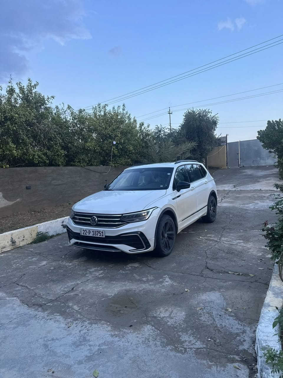 للبيع فقط
Volkswagen TIGUAN 2023 R-line Se
فول مواصفات السياره للأخير كامل مواصفات 
وراد أمريكي حادثها راس البنيد وباب السايق راجع على الباردفقط بدون جاملغات بدون دواخل بدون شواصي
ايرباكات فقط الستيرن 
ايرباك البرده مكفول
ايرباك الدشبول مكفول 
بچم أمامي وخلفي كبس 
محرك 2000ccتوربو نشاط وسرعه واقتصادي جدا 
ماشي 44الف كيلو متر حقيقي 
مواصفات السياره 
بانورما كامله 
حساسات امامي خلفي 
رادارات إماميه وخلفيه 
كامره خلفيه بأربع انضمه للأجسام الحاره 
عداد ديجتال 
شاشه داعمة لنضام Apple car play و Android Auto 
قياده ذاتيه وشبه ذاتيه 
Cruesتثبيت سرعه 
هاند بريك بصمه 
Auto stop
نضام تكييف إلكتروني 
كشتات تدفئه 
تشغيل عن بعد 
Minual light
Auto light 
لد نهاري 
كشن كهربائي 
وبعد كومه مواصفات بالشاشه وبغير الشاشه
تشغيل بصمه 
شحن لاسلكي وسكلي 
7راكب 
هيترات حراريه بالمري 
سياره جديديه الله شاهد ومال بيت لا متعوبه ولا اي شي 

مكان السياره بغداد حي الجامعه 
هاتف ***********
رقم أربيل 22 سنويه وهزه كلهن جديدات
السعر 172
