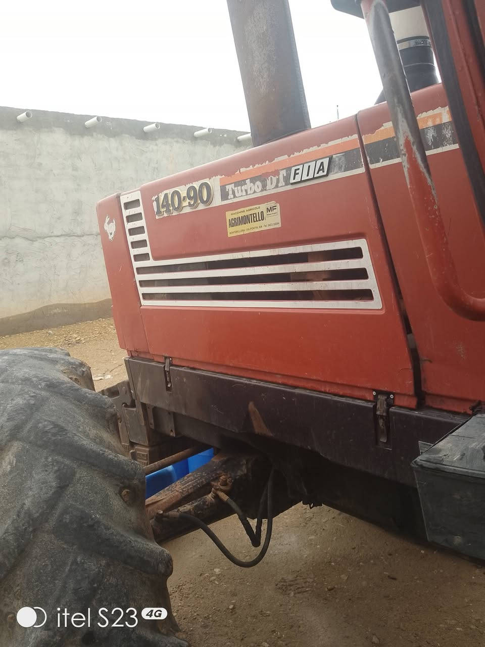 سلام عليكم فيات للبيع 140فول مواصفات فول عادي اكسل بارز مكفوله كفاله عامه كير اكسل  محرك مكان ميسان كميت ***********
