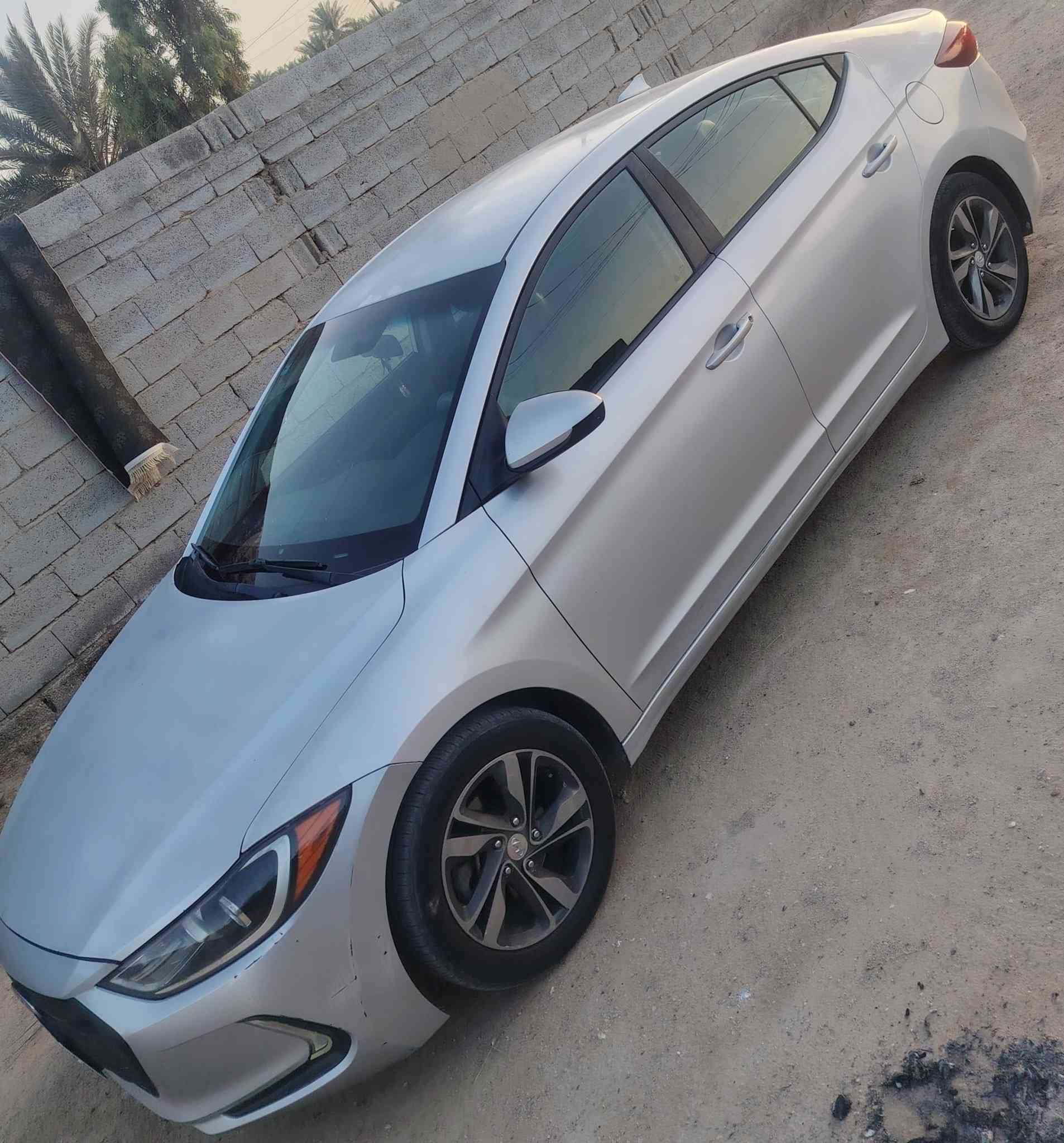 انتره مديل 17 مريكي نص فول رقم شبه مميز حلو،  كير اوتو المرغوب مكينه 2000 دوش  سياره بيه قطعتين جملغ خلفي وقبق جنطه وبيه جراد قليل مابين تقريبن نص شبر بلقماره ماشيه 180 سياره حلوه ونضيفه  وعليه غرامه 800 الف يعني 5وراق   تنزل من سعر  قفل 110مكاني كربلاء
***********
