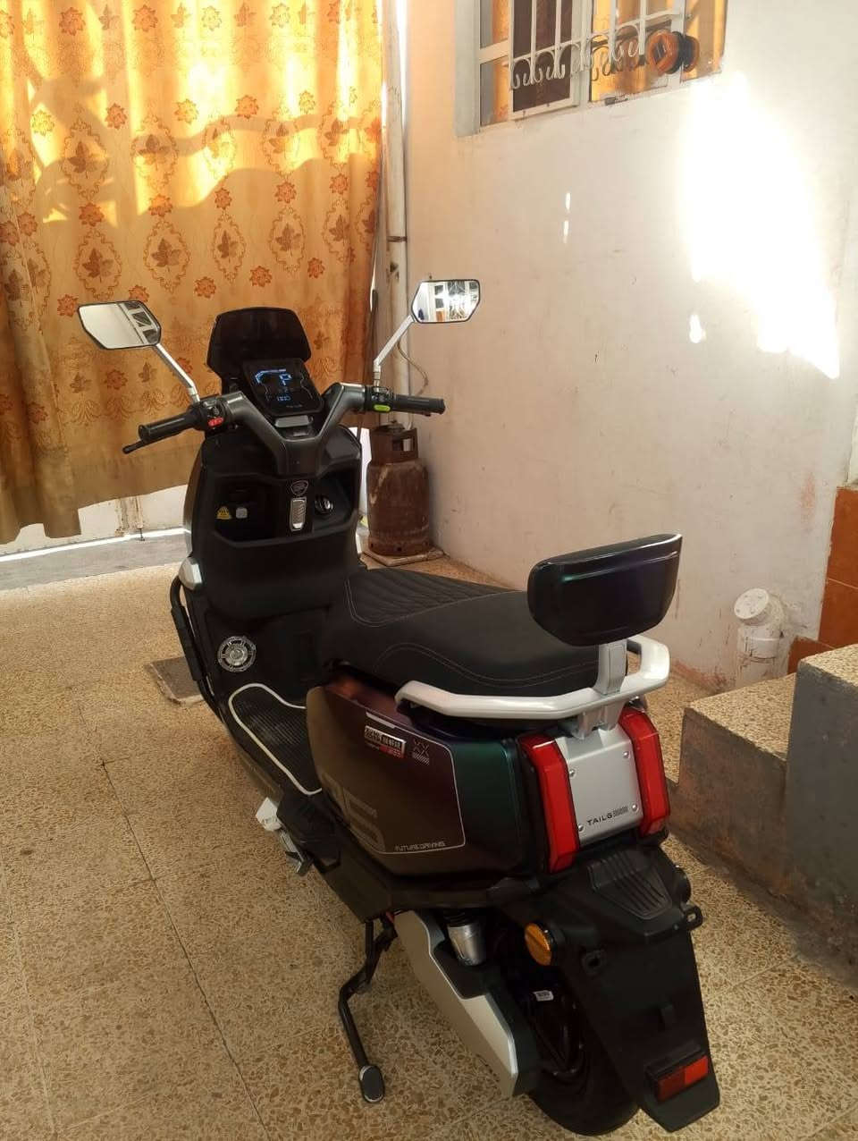 صاعقة مديل 2025🏍️
6بطاريات مسطرة (35A/72v)🔋
ملف 2000W⏫
لايت زينون قوي 💡
سرعة 85

دراجة مستخدمه6 اشهر  فقط 
شرط الفحص شخط مابيها 
السعر مليون وميه وبي مجال 
***********
