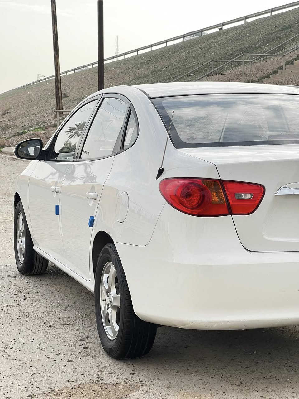 السلام عليكم جميعاً هوندي النترا خليجي موديل 2011. رقم بغداد بسمي السياره مكفوله ماشيه 185 جاهزة تحكم ستيرن شاشه وكامره تخم تاير جديد صدر امامي وخلفي جديد السياره مال جناي العنوان صلاح الدين بلد 
الاتصال ***********
