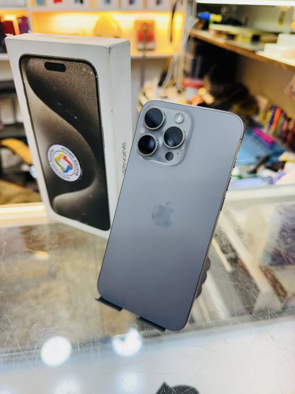 سلام عليكم ايفون 15 برو ماكس الجهاز بي نفخة خفيفة بطارية 🔋 95 عدد الدورات 280 ذاكرة 256 الجهاز اخو الجديد السعر 925 الف مكاني بغداد الحسينية رقم *********** توصيل 🚚 لجميع المحافظات
