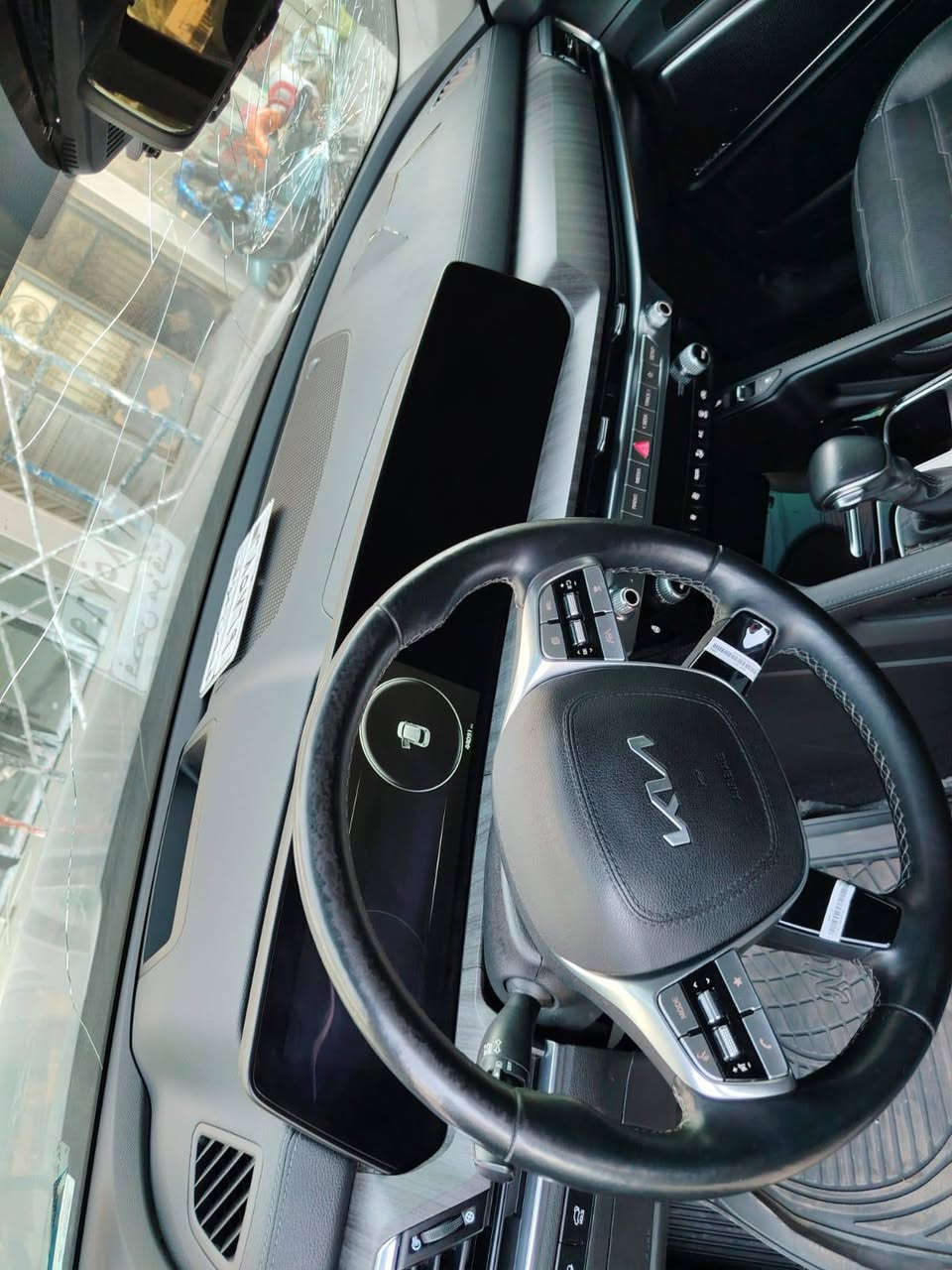 كيا تيلورايد برستيج / 
الفئة: PRESTIGE
🚘 فول مواصفات 1/1 (أعلى فئة)
موديل 24
 ارباك دركة فقط 
🏁عداد المسافه 60
✨ فتحتين سقف 
🪞 مرايا شفط🔁 مرايا إشارات
🔥❄️ كشنات أمامية تدفئة وتبريد
🔥❄️ كشنات خلفية تدفئة وتبريد
👑 كشنات منفصلة VIP
🚀 تشغيل عن بعد
📡 رادار أمامي
📡 رادار جانبي
💡 لايتات LED زنون
🌤️ لايتات نهارية LED
📟 حساسات أمامية وخلفية
🎛️ هزاز ستيرن
🖥️ داتا شو أمامي (HUD)
💆‍♂️ مساج كشن السايق
🌈 إضاءة داخلية ليزرية
🎥 كاميرات 360 درجة
👁️‍🗨️ نظام النقطة العمياء
🛣️ تحذير مغادرة المسار
🧠 مثبت سرعة متكيف
🛑 مانع تصادم
🧳 باب خلفي كهرباء
💺 ميموري كشنات
🔊 نظام صوتي فاخر
       السعر265
 بدون رقم تترقم جميع المحافضات

الستفسار ***********
